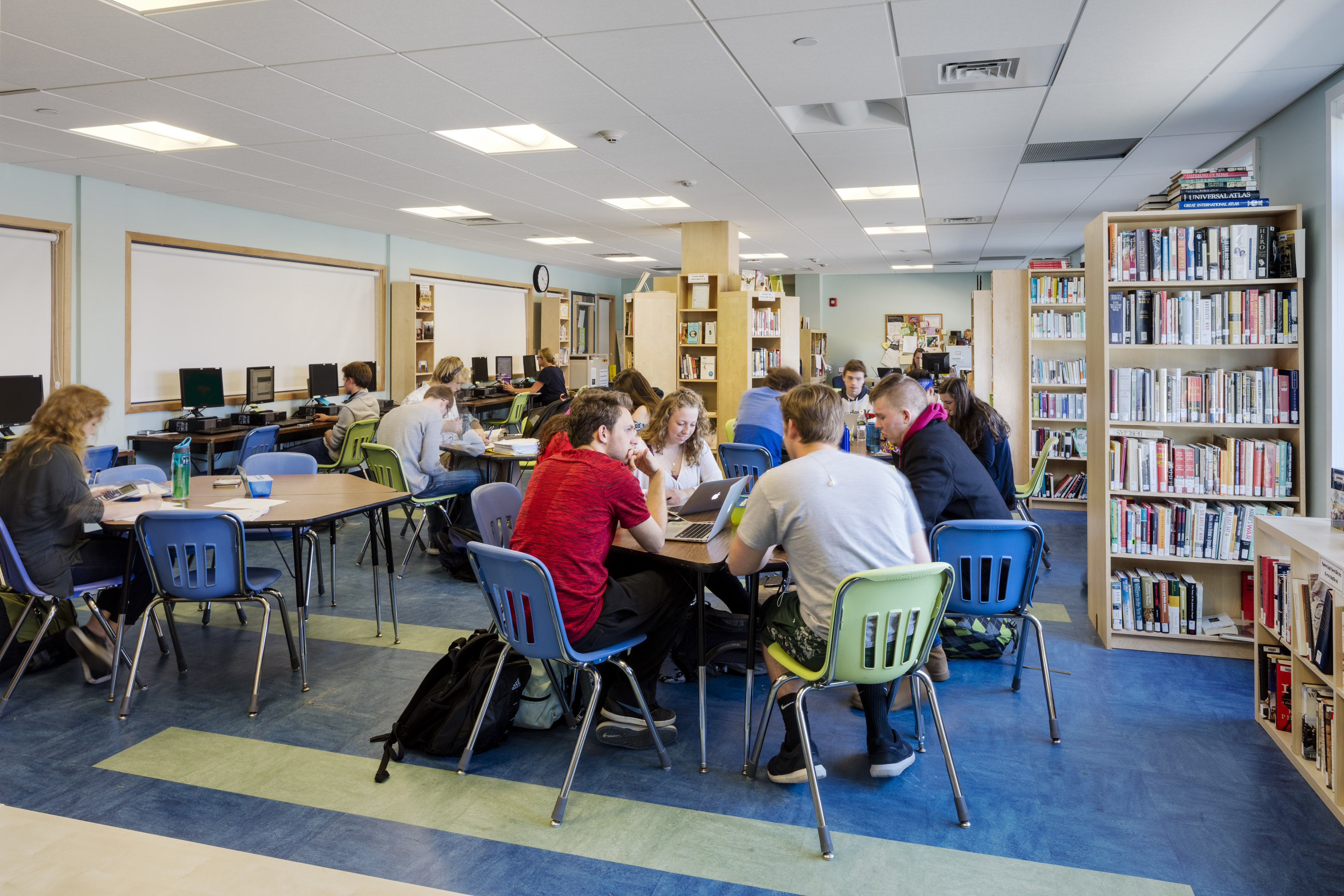 模块化结构打造灵动校园空间-2