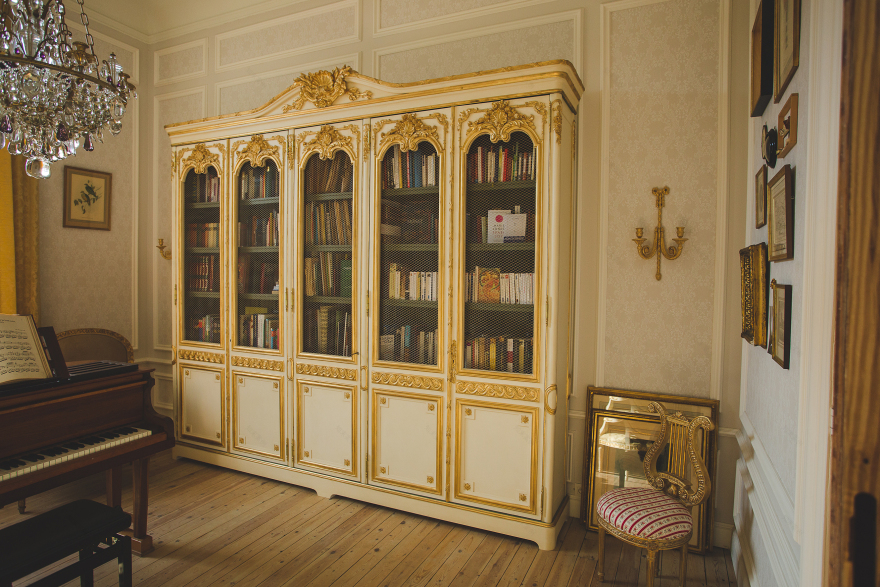 比利时 300 年历史古宅变身家具艺术展厅-6