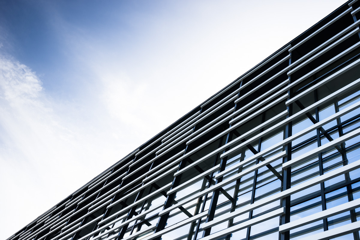 意式工厂变身透明地标,绿色办公新概念-7