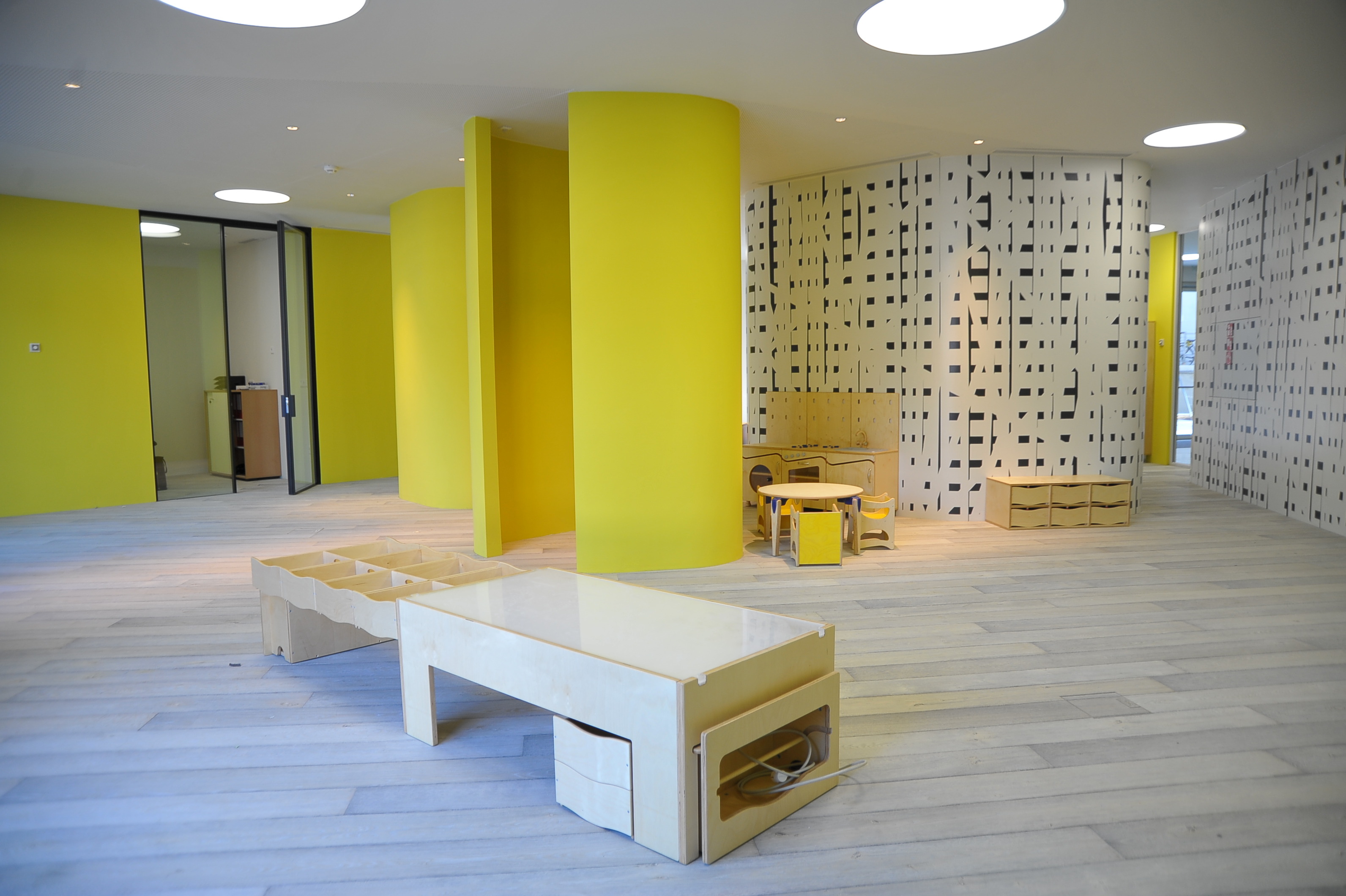 沃尔夫斯银行幼儿园室内设计-0