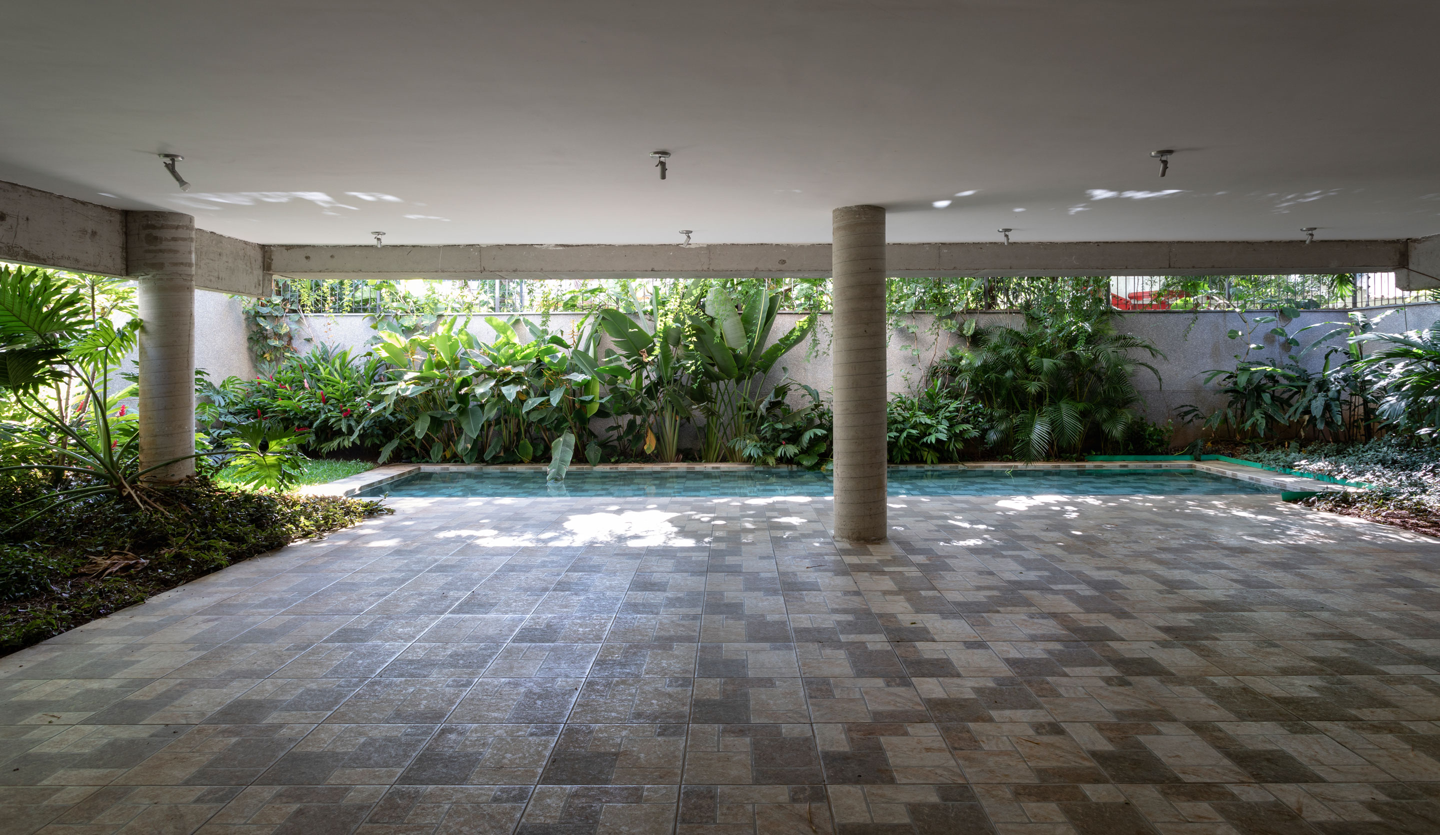 巴西绿色住宅楼，绿意盎然与城市景观相融-13