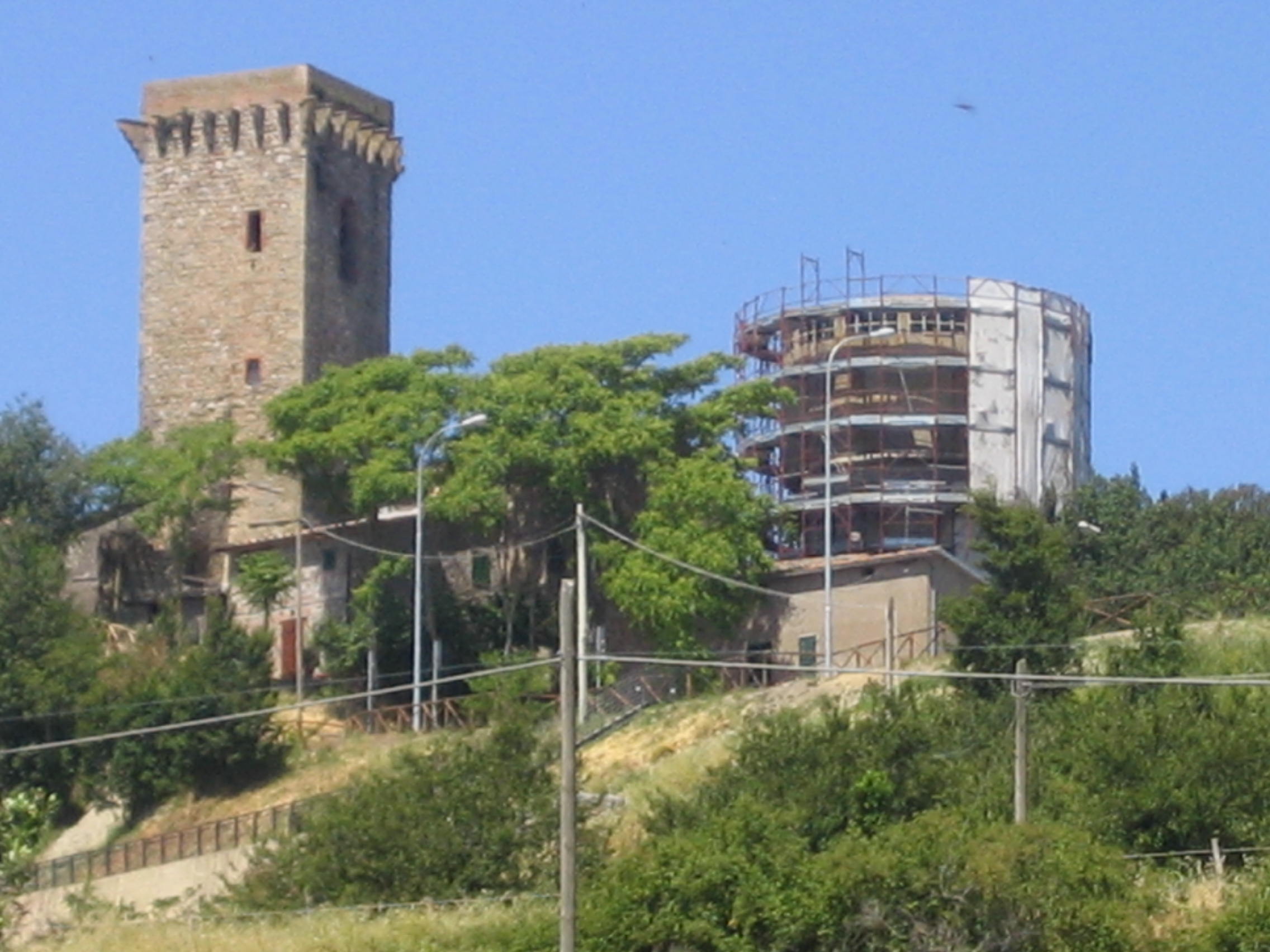 废旧水塔的创意新生 · 意大利小城艺术展览空间设计-3