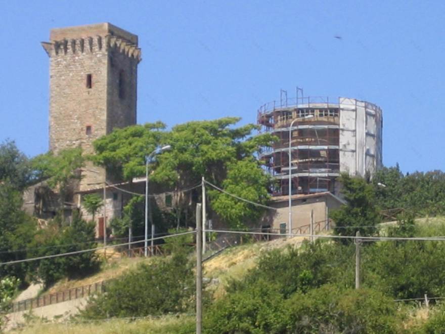 废旧水塔的创意新生 · 意大利小城艺术展览空间设计-3