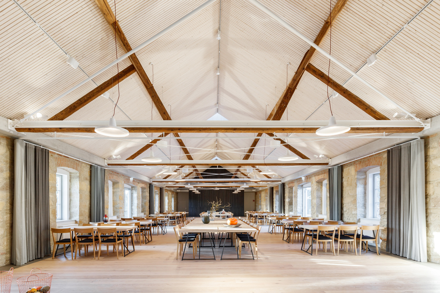 废弃奶牛场转型功能厅,历史与创新的完美结合-23