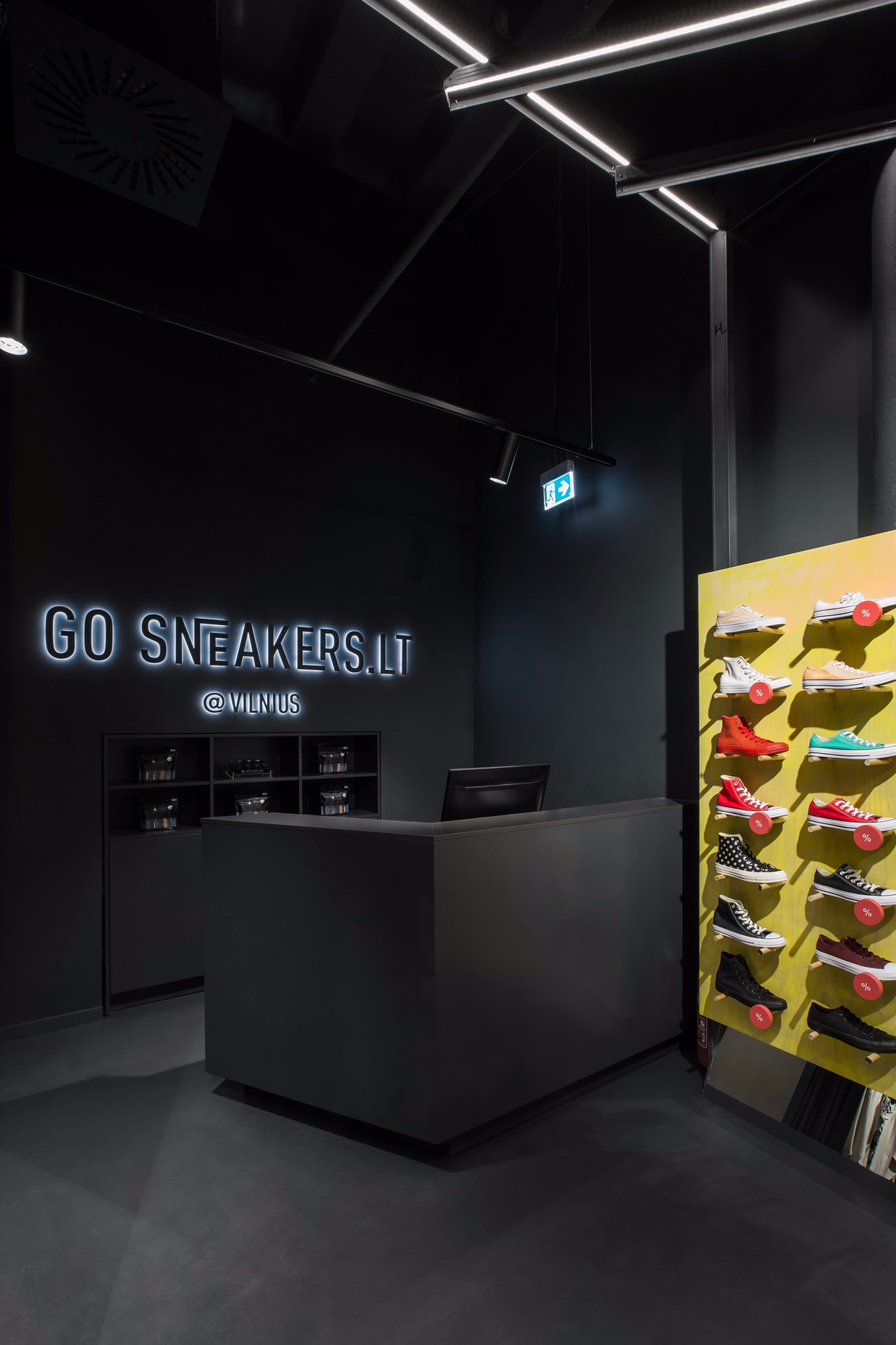 宇宙鞋潮 · Vilnius Ozas 展示空间-6