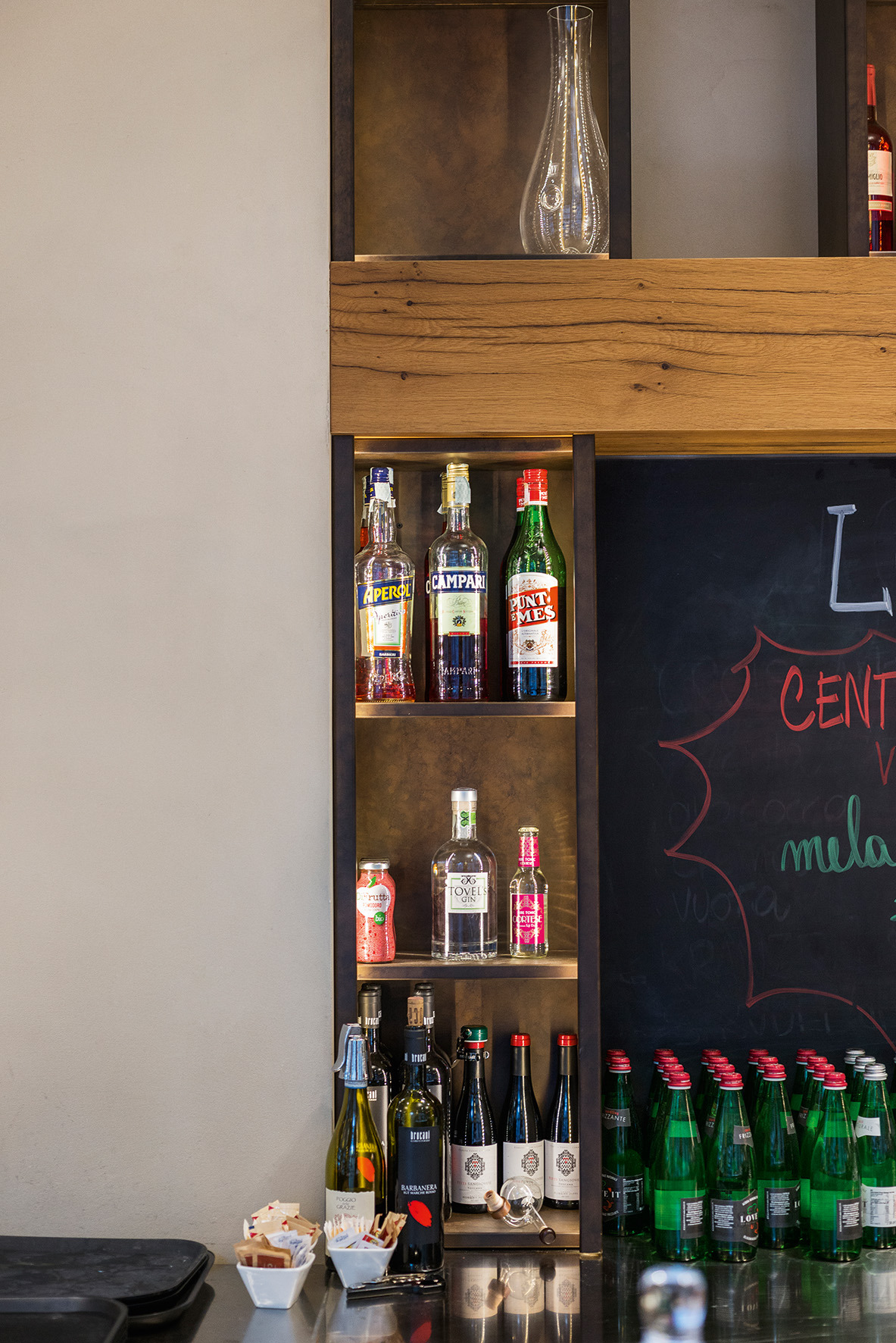 米兰“Love it”旗舰店,美食体验的室内设计盛宴-14