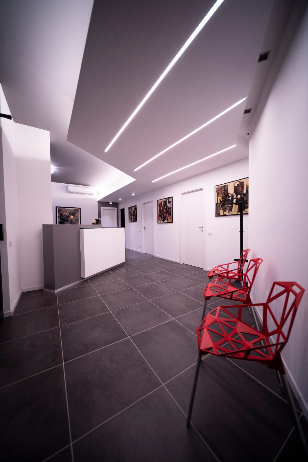 2019 年完成的意大利建筑工作室室内设计案例-0