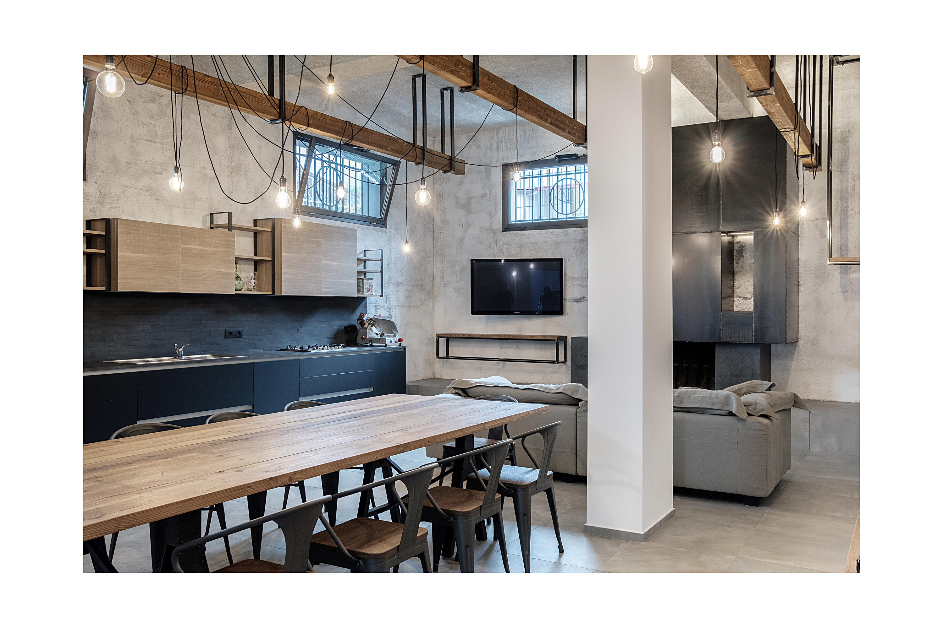 2018 年工业风黑色公寓设计-5