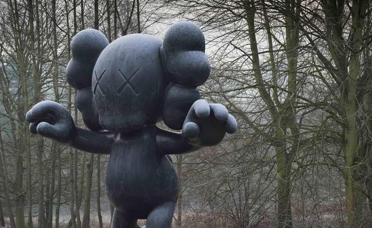 KAWS 英国首次个展亮相约克郡雕塑公园-21