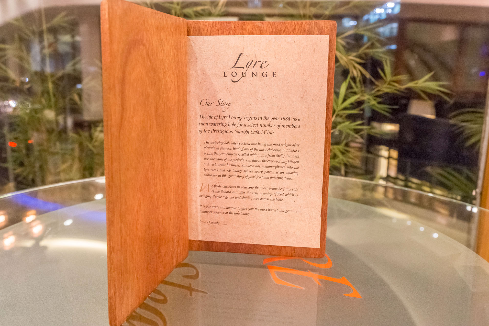 内罗毕丽丽安塔楼的华丽转身· Lyre 肋排牛排酒吧-0