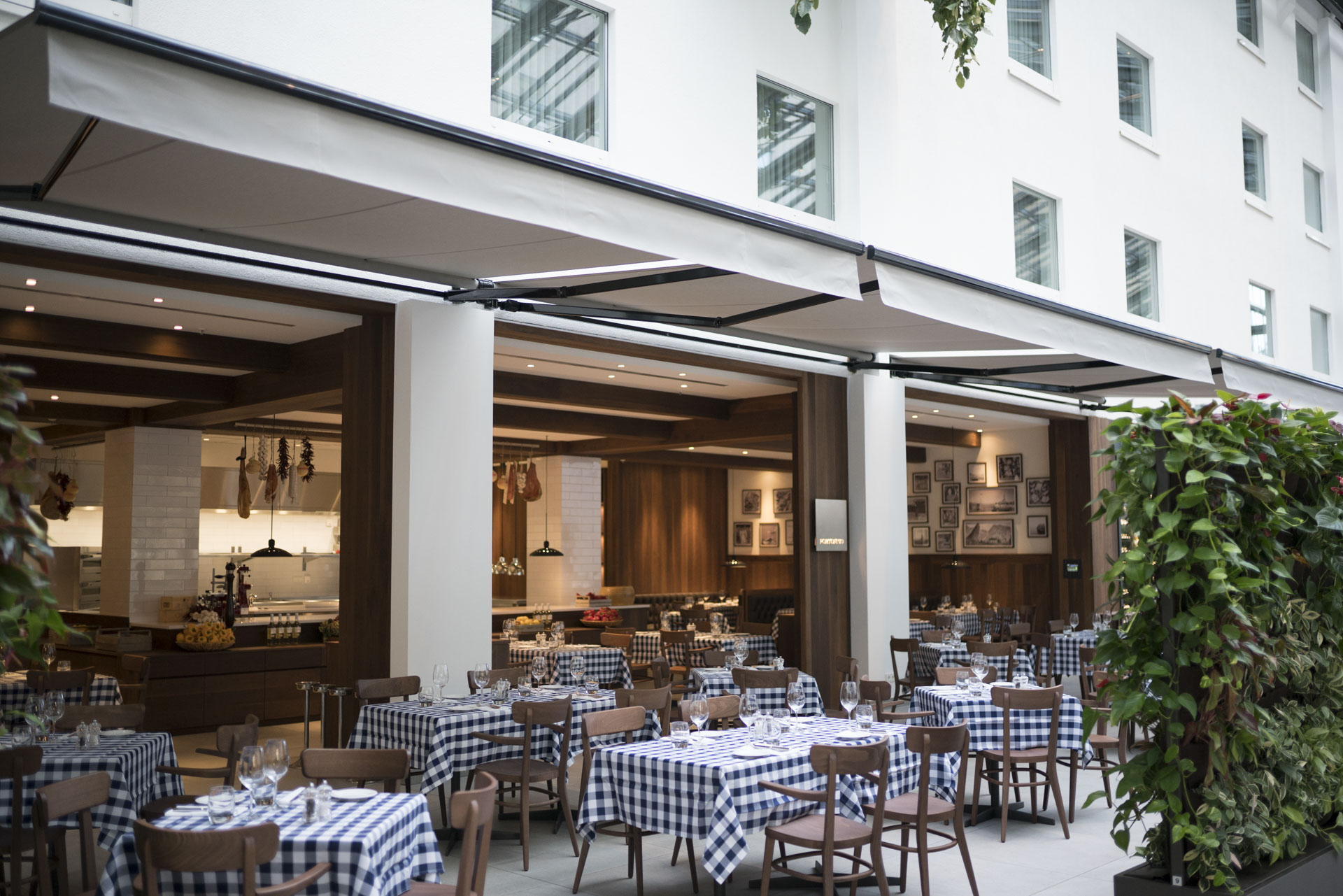 2017 年完成的 Hotel Estrel Portofino 餐厅室内设计-41