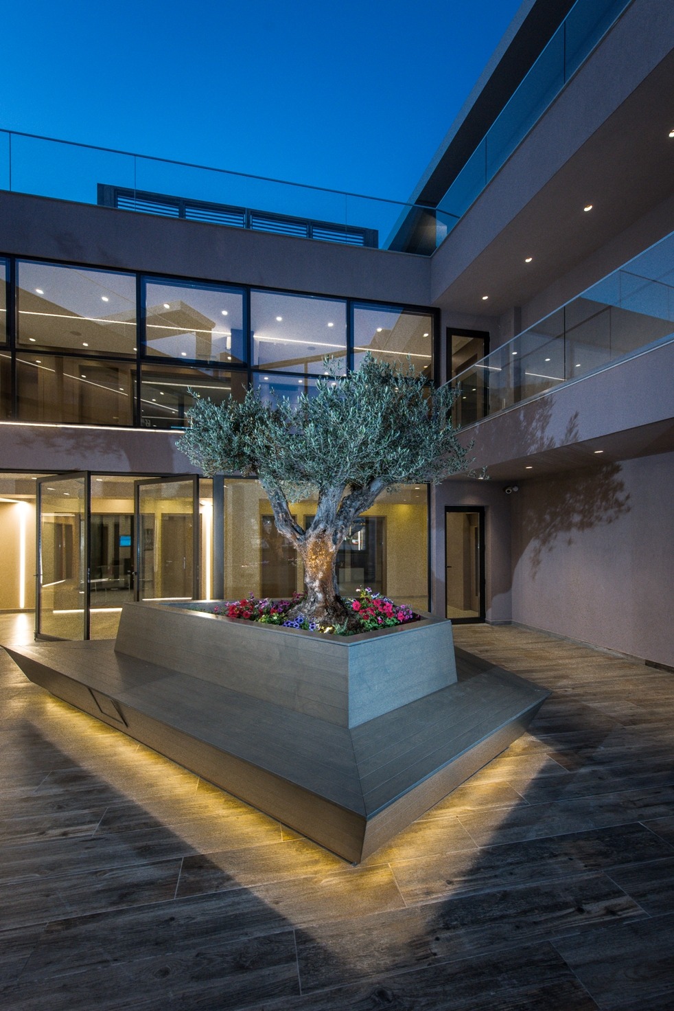 2017 年完成的 KARATZIS S.A.办公室大楼室内设计案例-35