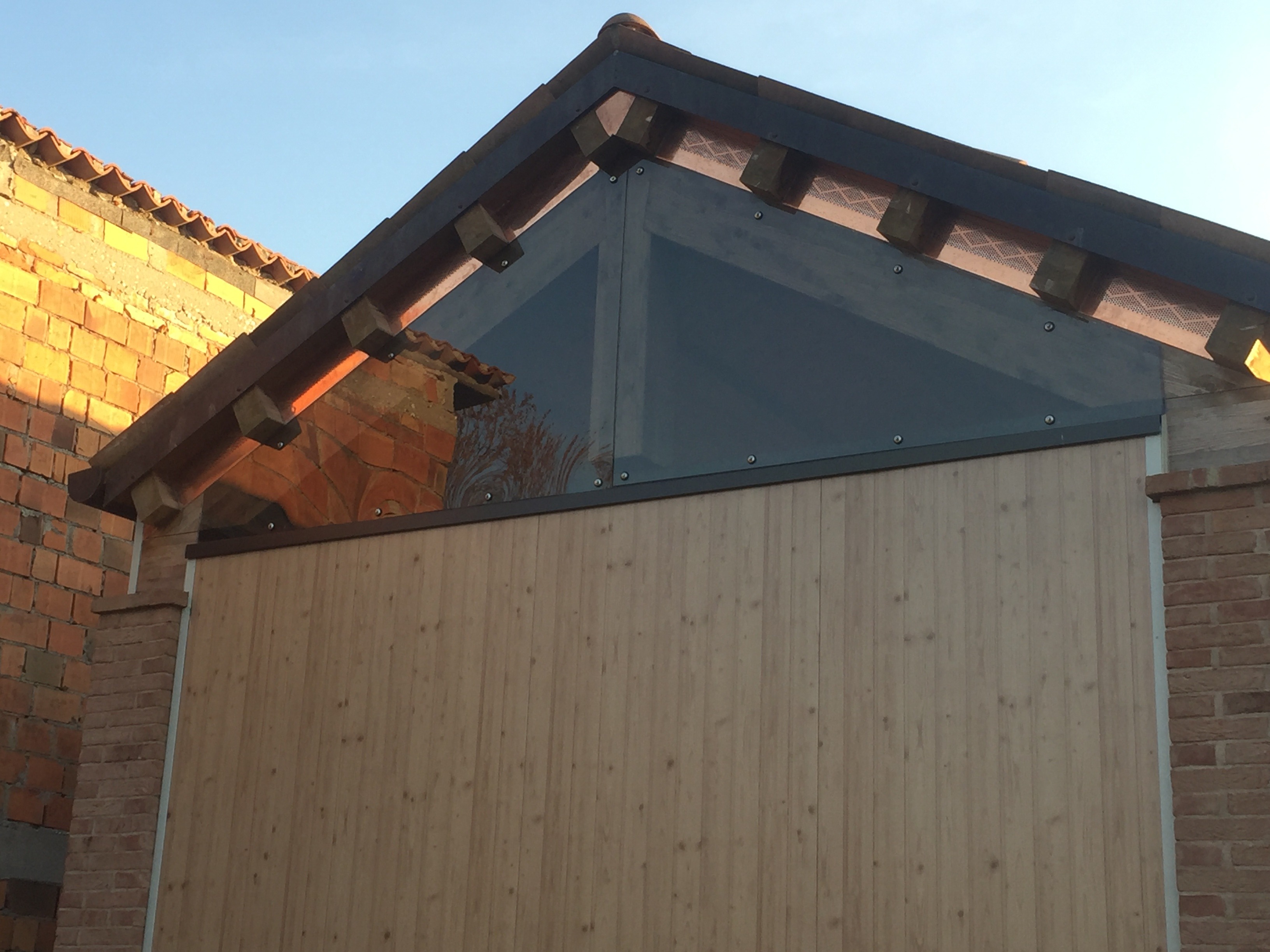 铜锈质感墙面打造多功能市民中心-19