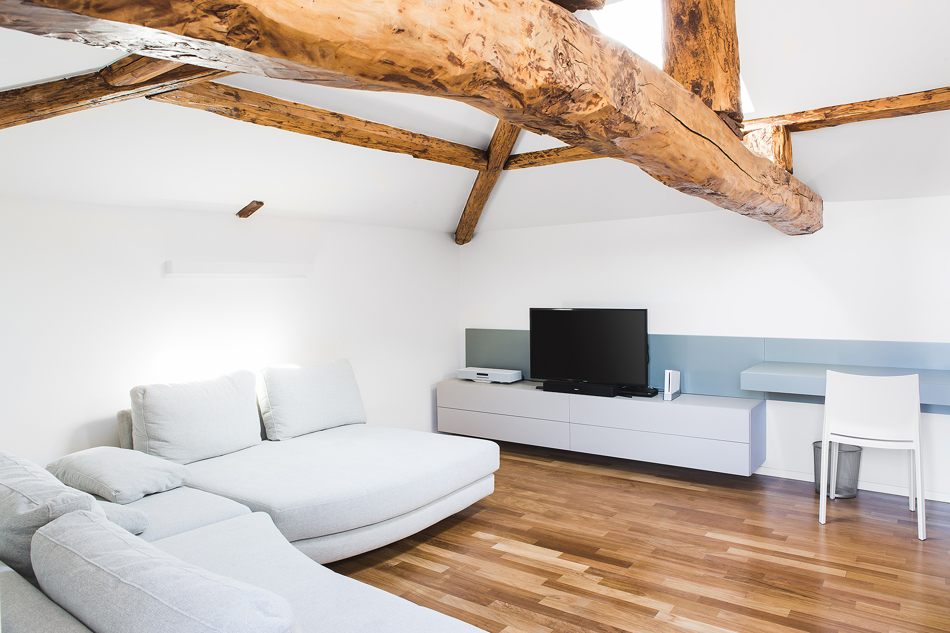 绿意盎然的历史建筑顶层公寓改造-16