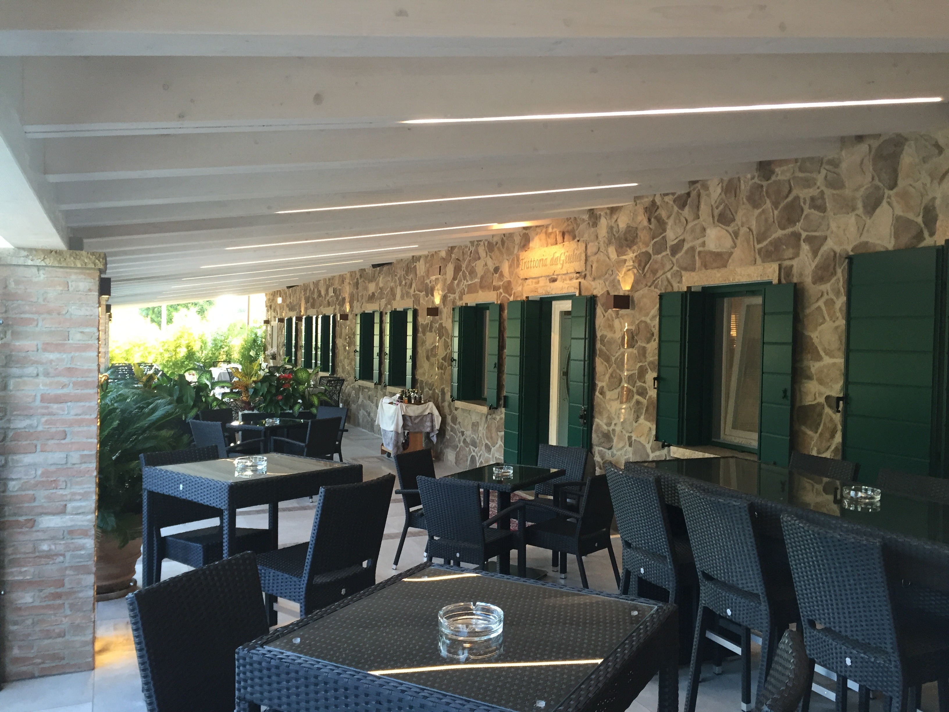 复古与现代的完美结合——意大利 Trattoria Da Giulia 餐厅设计-11