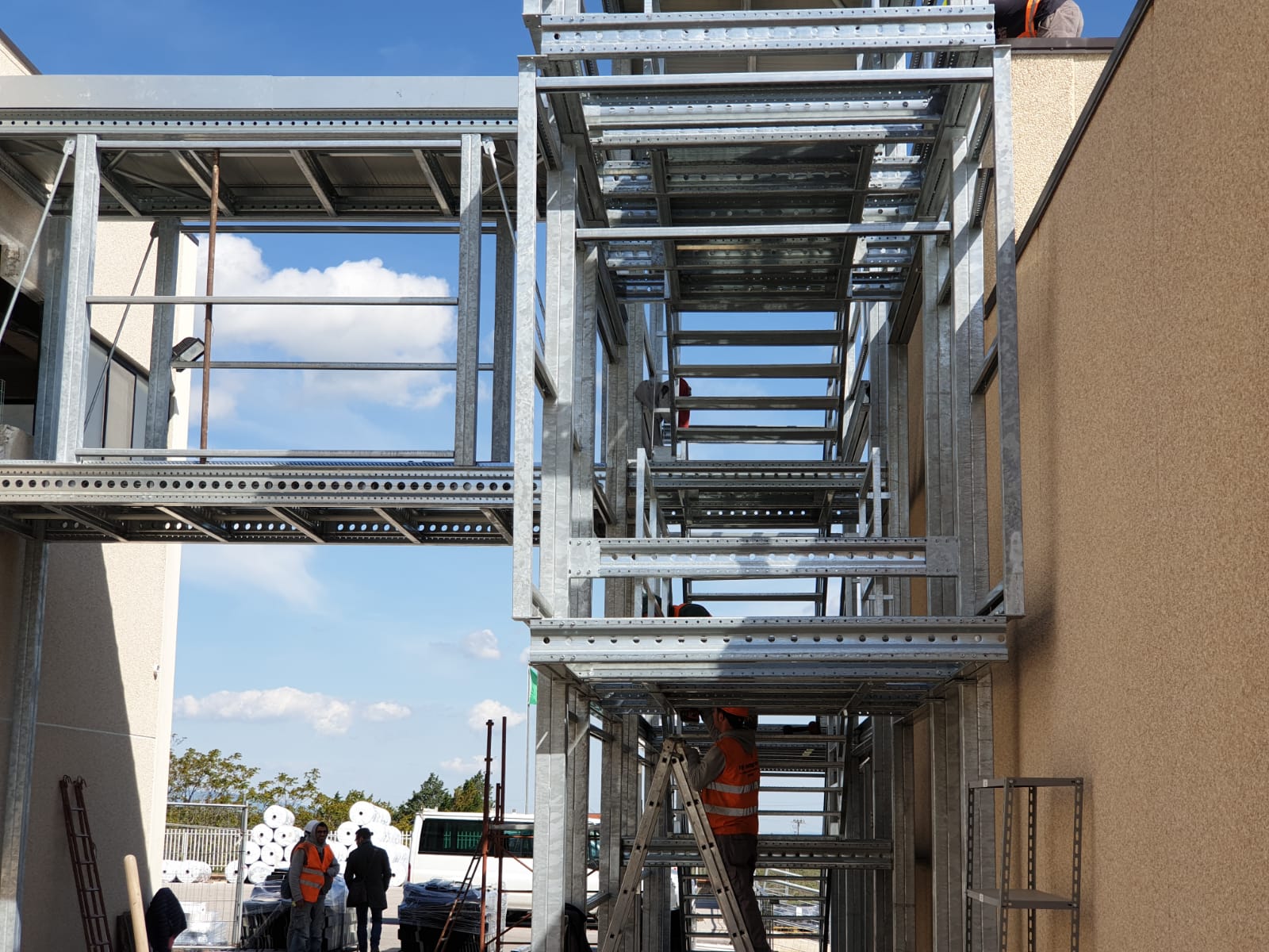 集装箱办公空间，独特设计展现灵活与坚韧-11