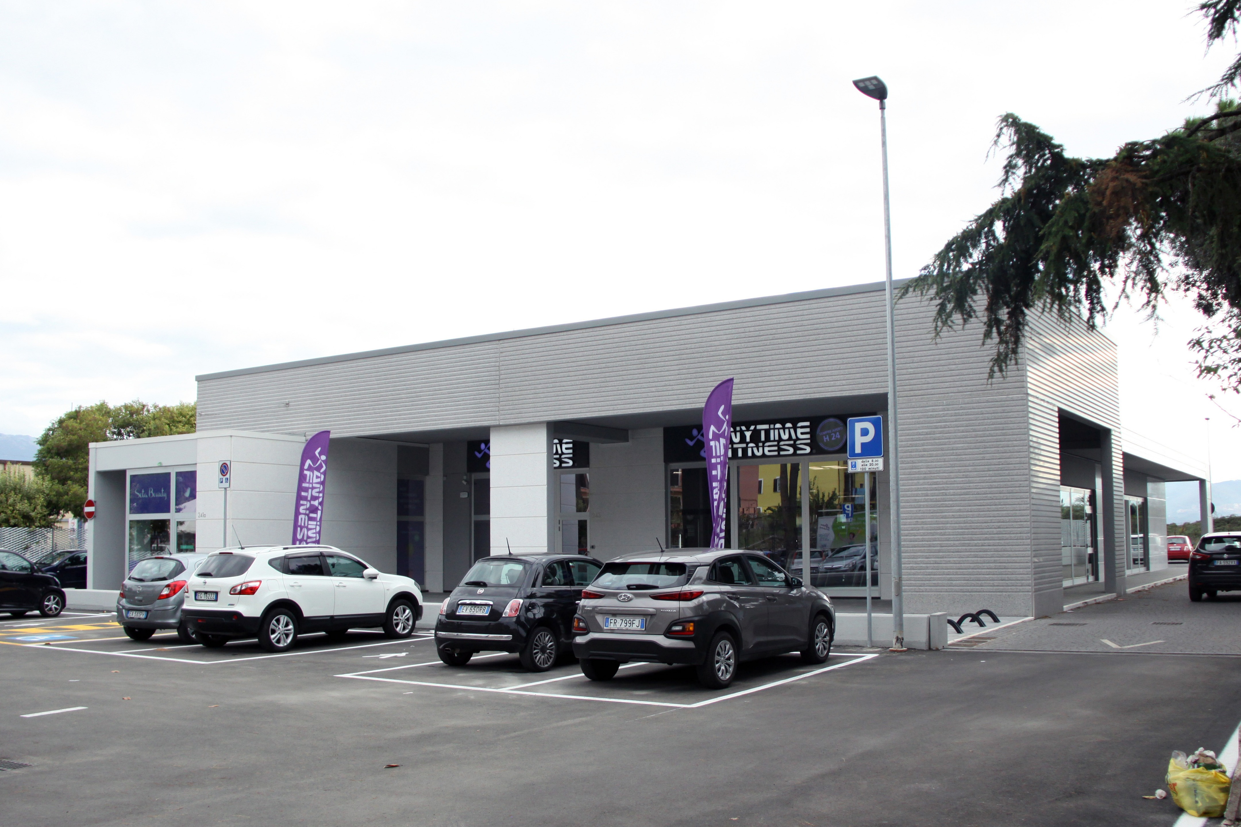 简约风格健身中心,模块化设计展现现代美感-0