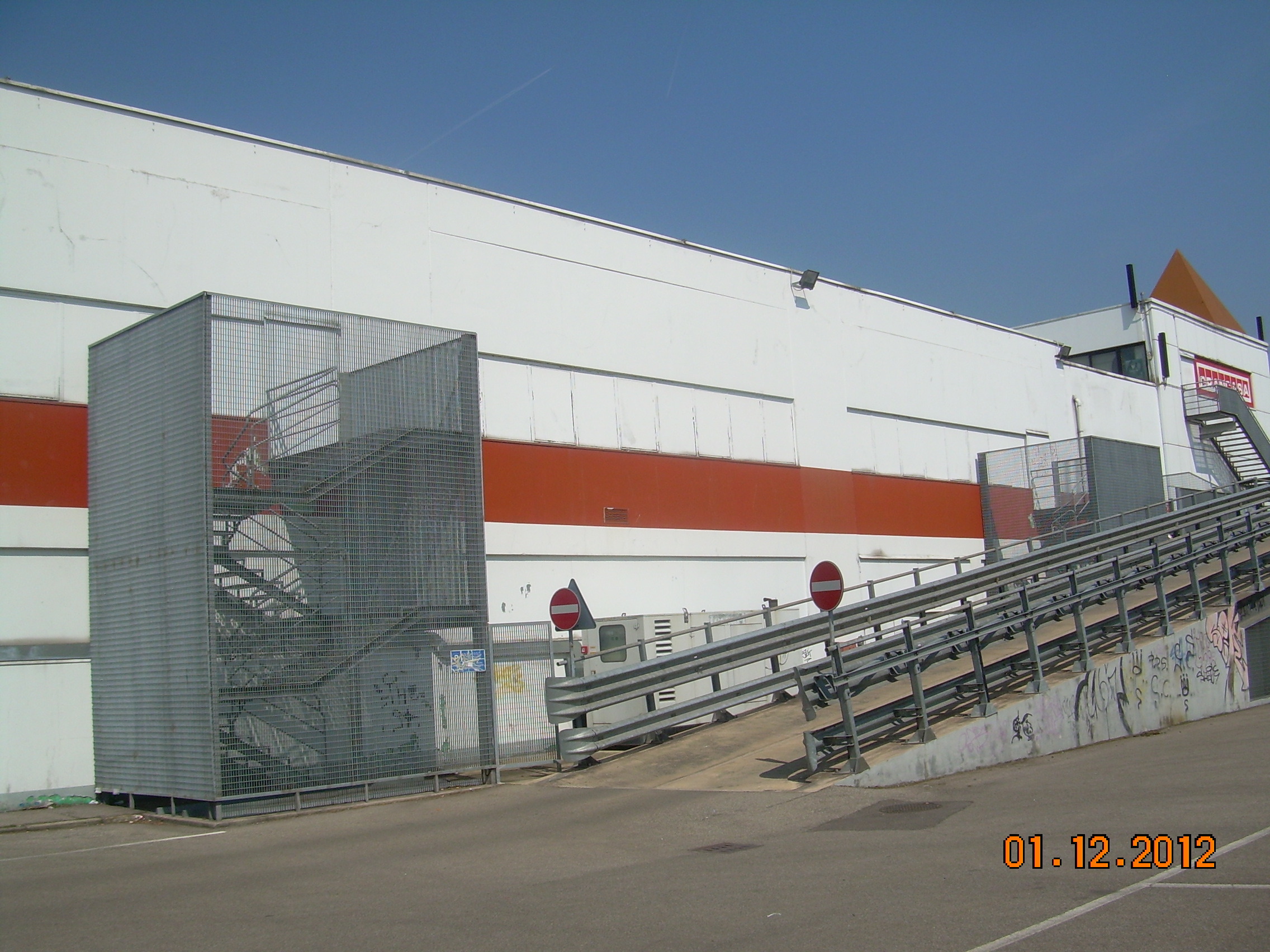 2015 年意大利 nerviano 购物中心翻新-2