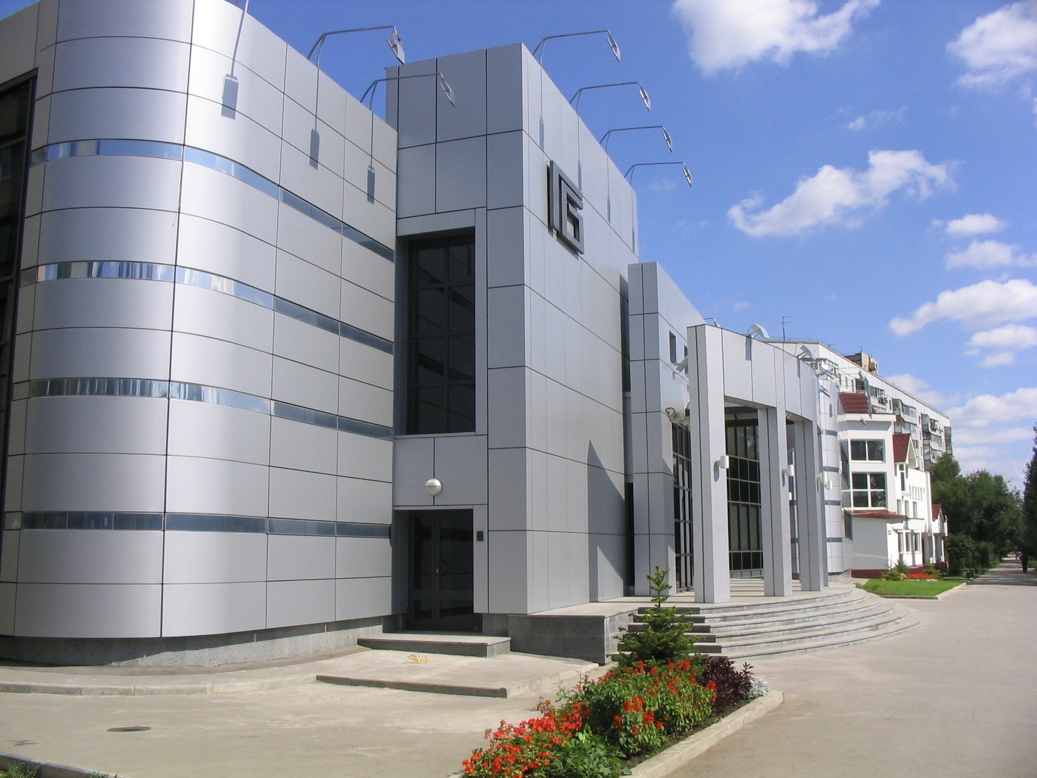 时空穿越——70 年代建筑的现代银行室内设计-0