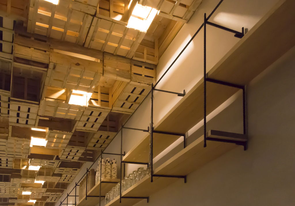 自然有机的低成本咖啡馆设计-13