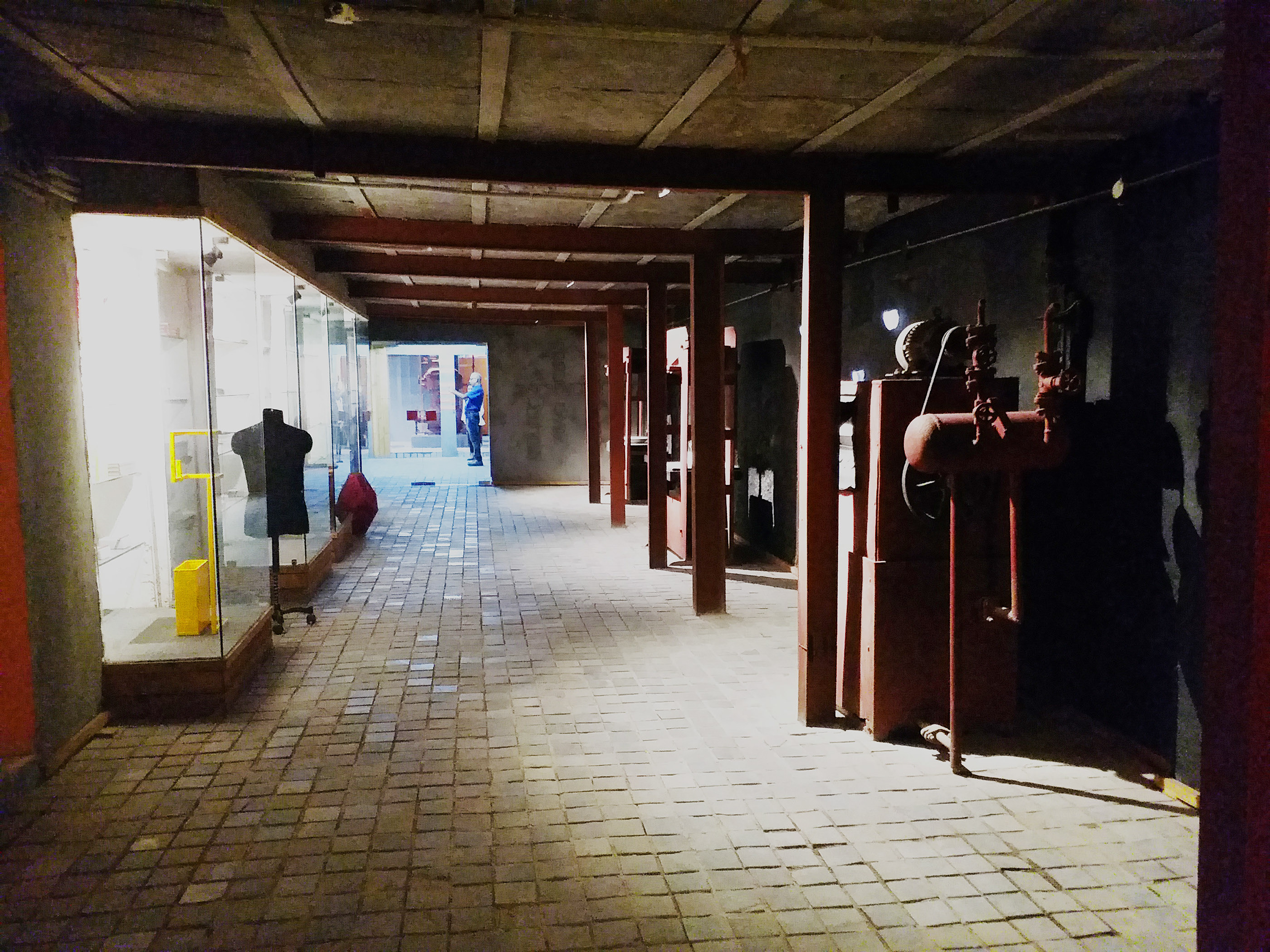 旧工厂变身为学校的设计奇迹-17