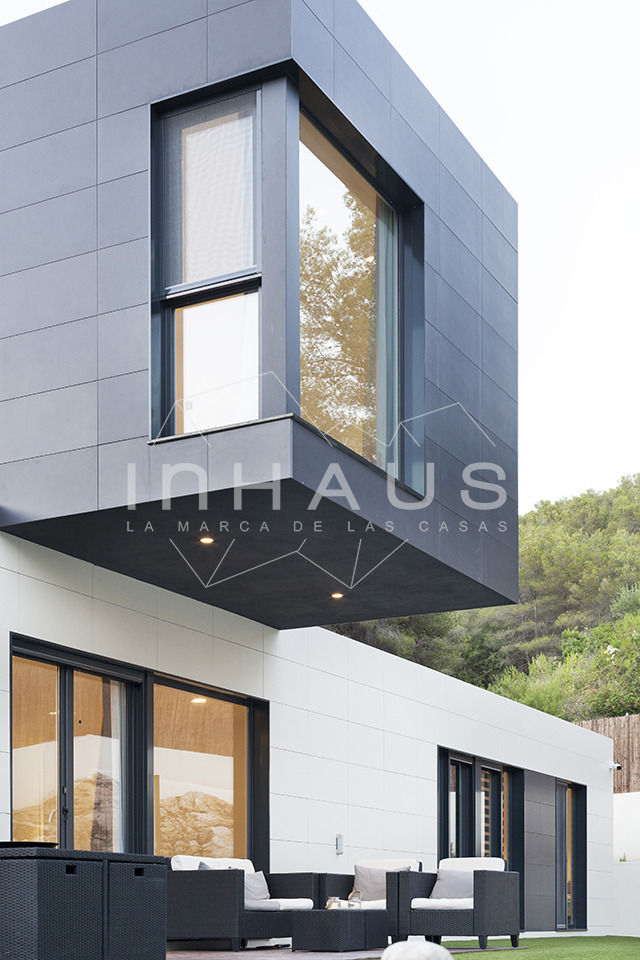 巴塞罗那简约现代模块化别墅-18