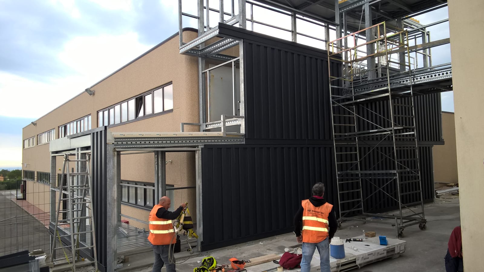 集装箱办公空间,独特设计展现灵活与坚韧-15