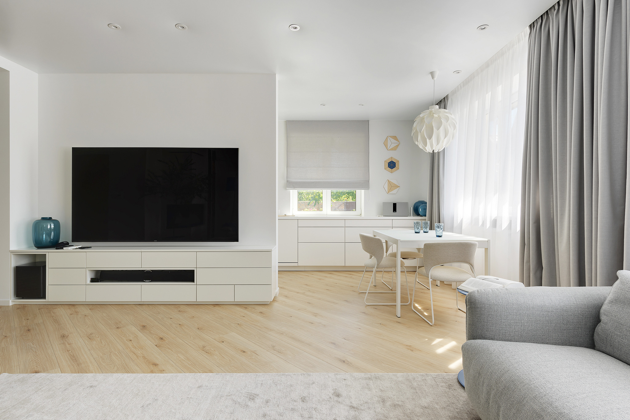 2016 年乌克兰郊区白色夏日别墅-5