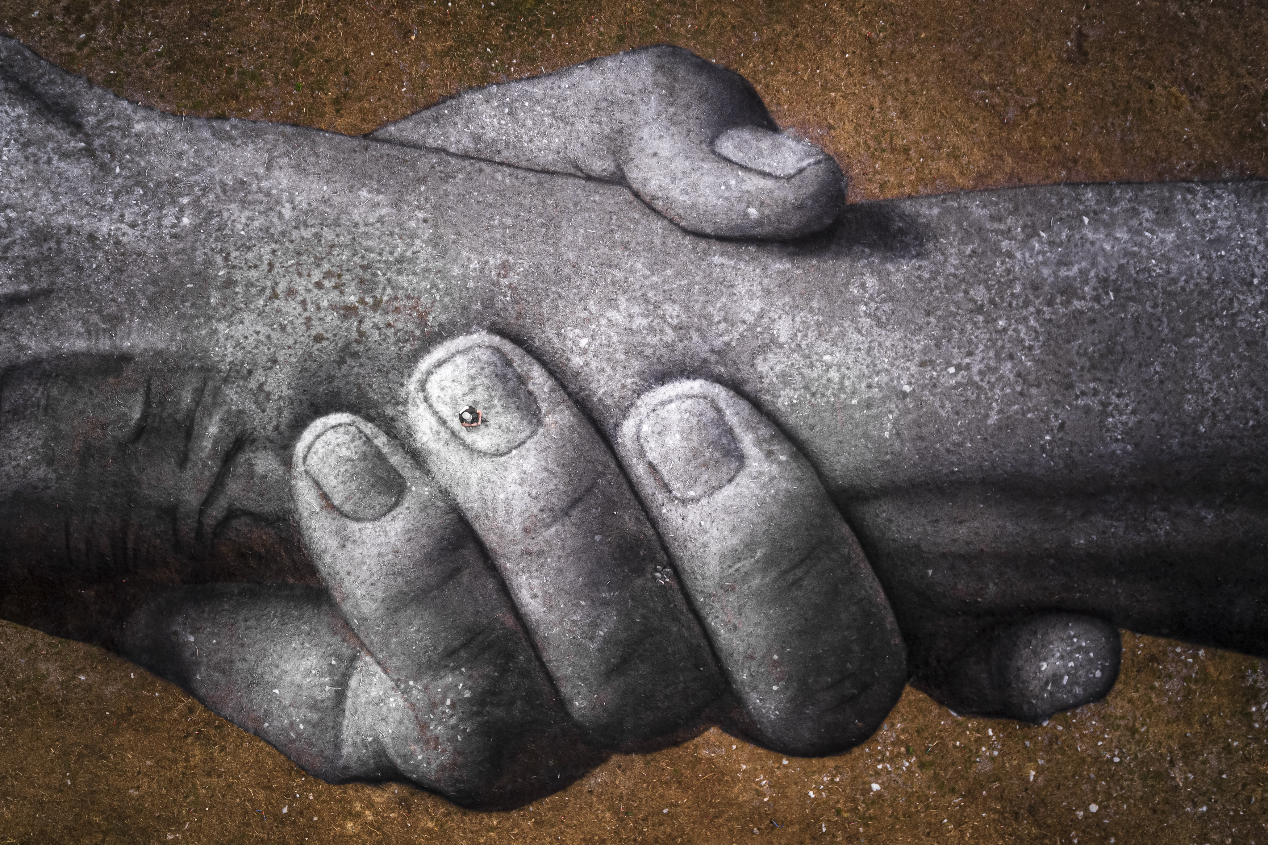 全球最长象征性人链项目 · 生物降解的艺术巨作-5