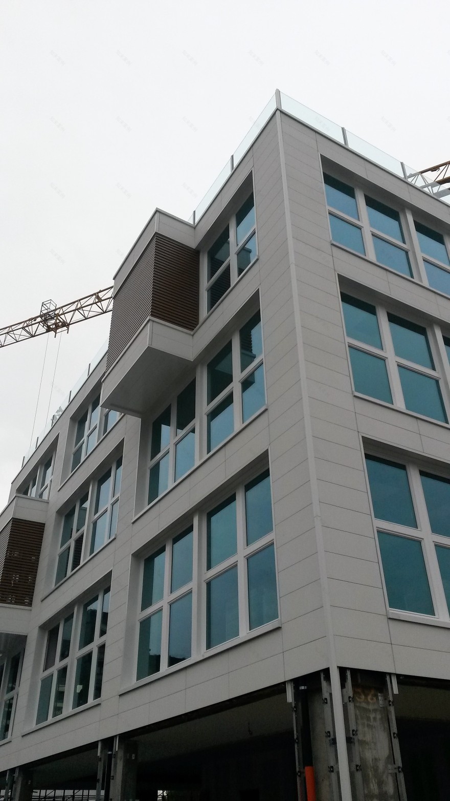 意大利 Bergamo 办公公寓楼设计-1