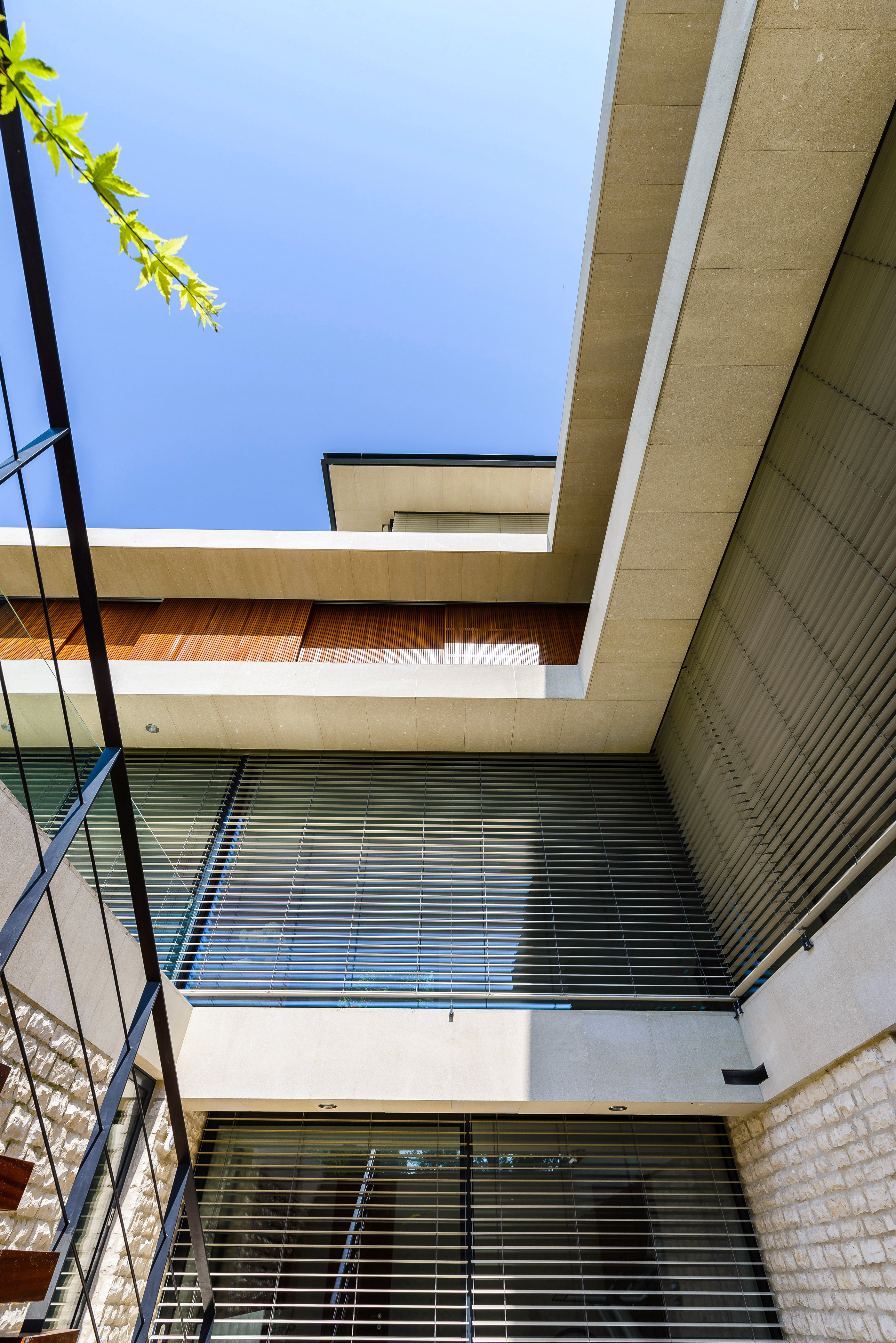 Modern villa shading by Krüllung-11