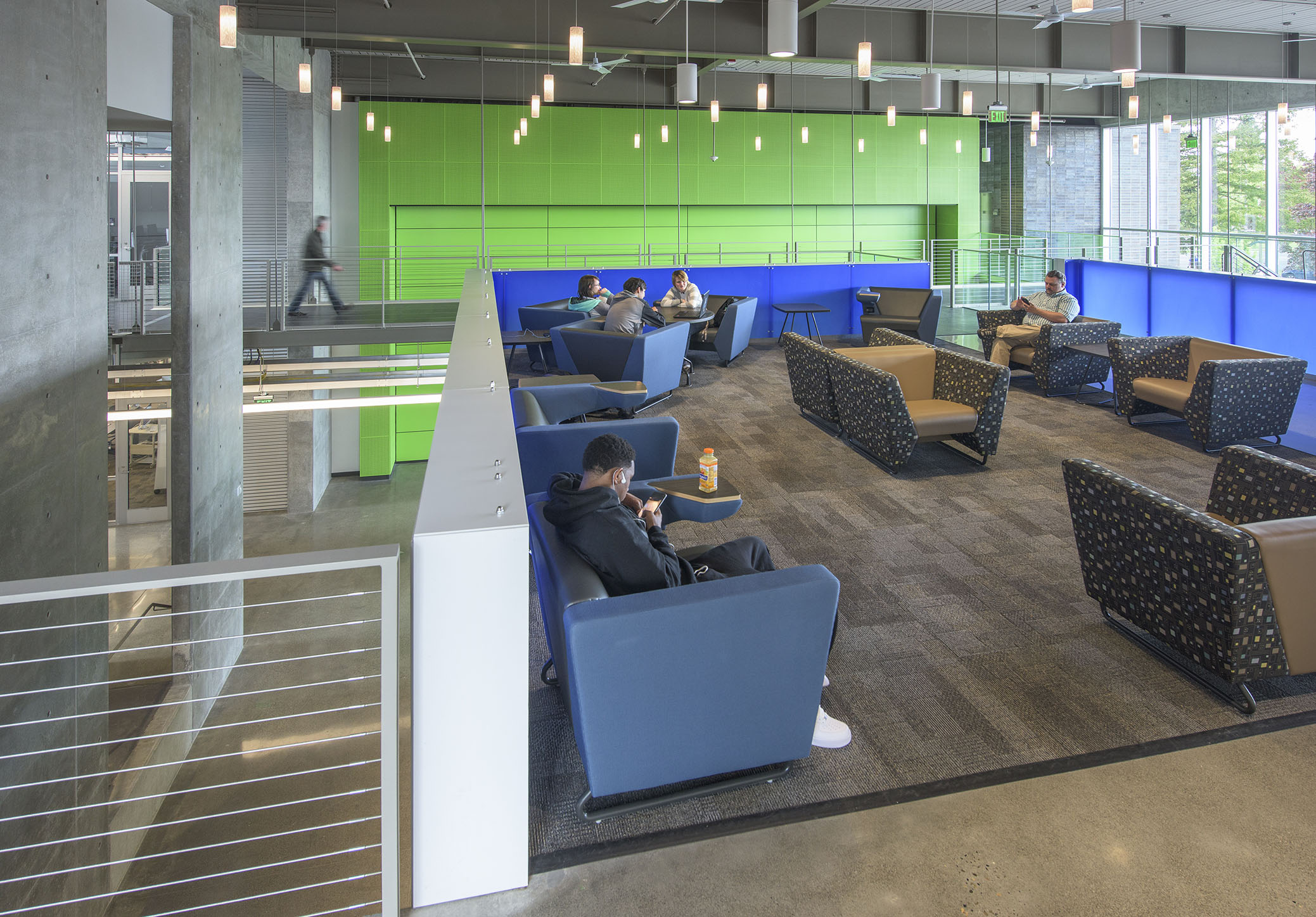 贝茨先进技术中心 | 沉浸式教学空间与透明度设计-15