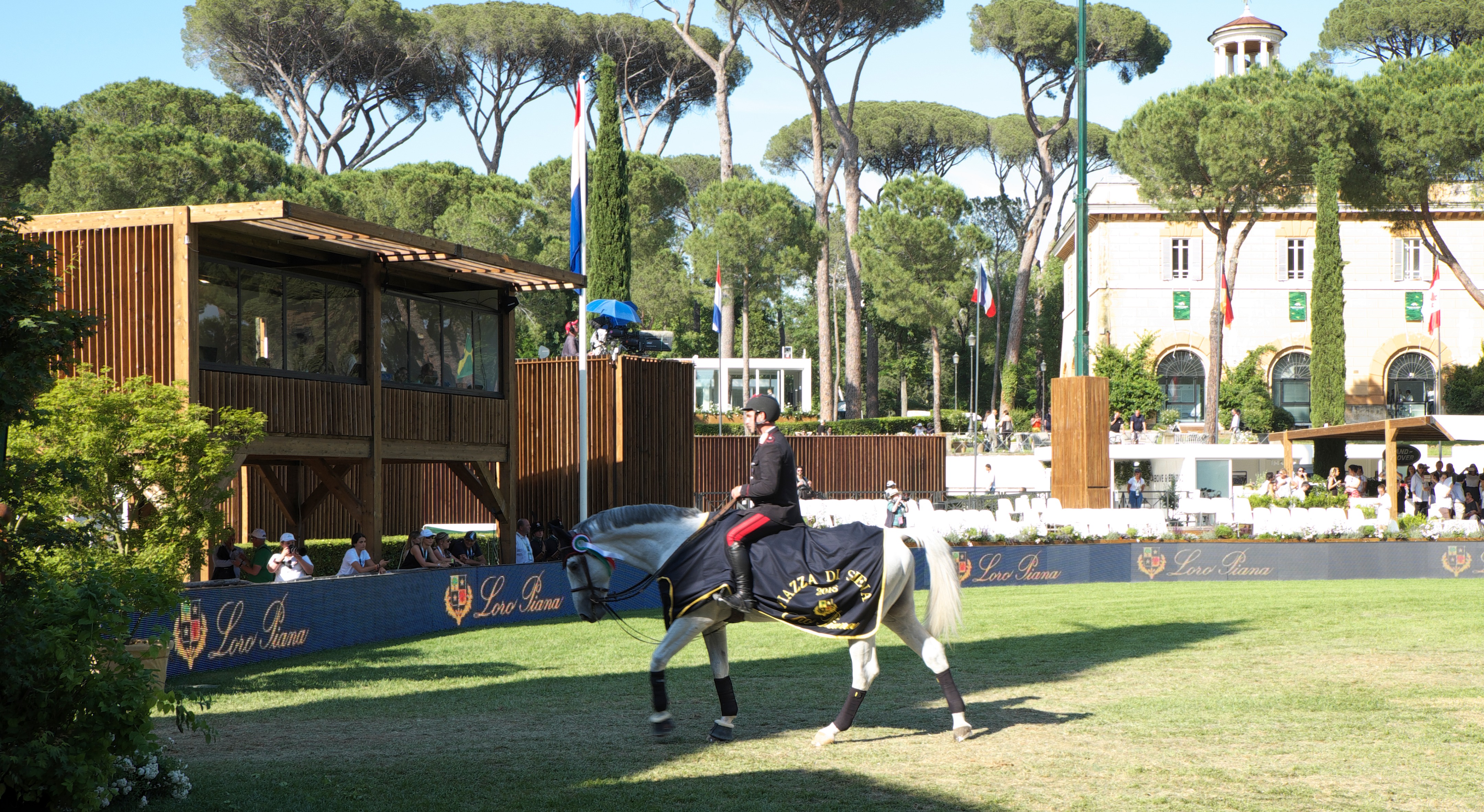 2018 年意大利赛马场广场设计-0