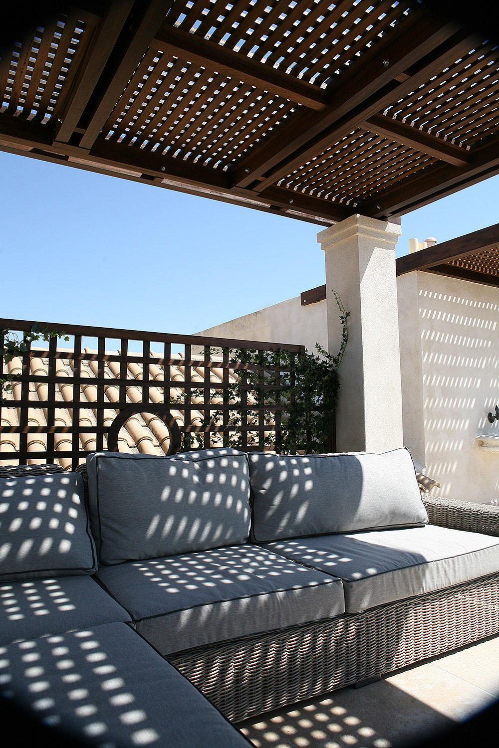 简约时尚的露台公寓设计-26