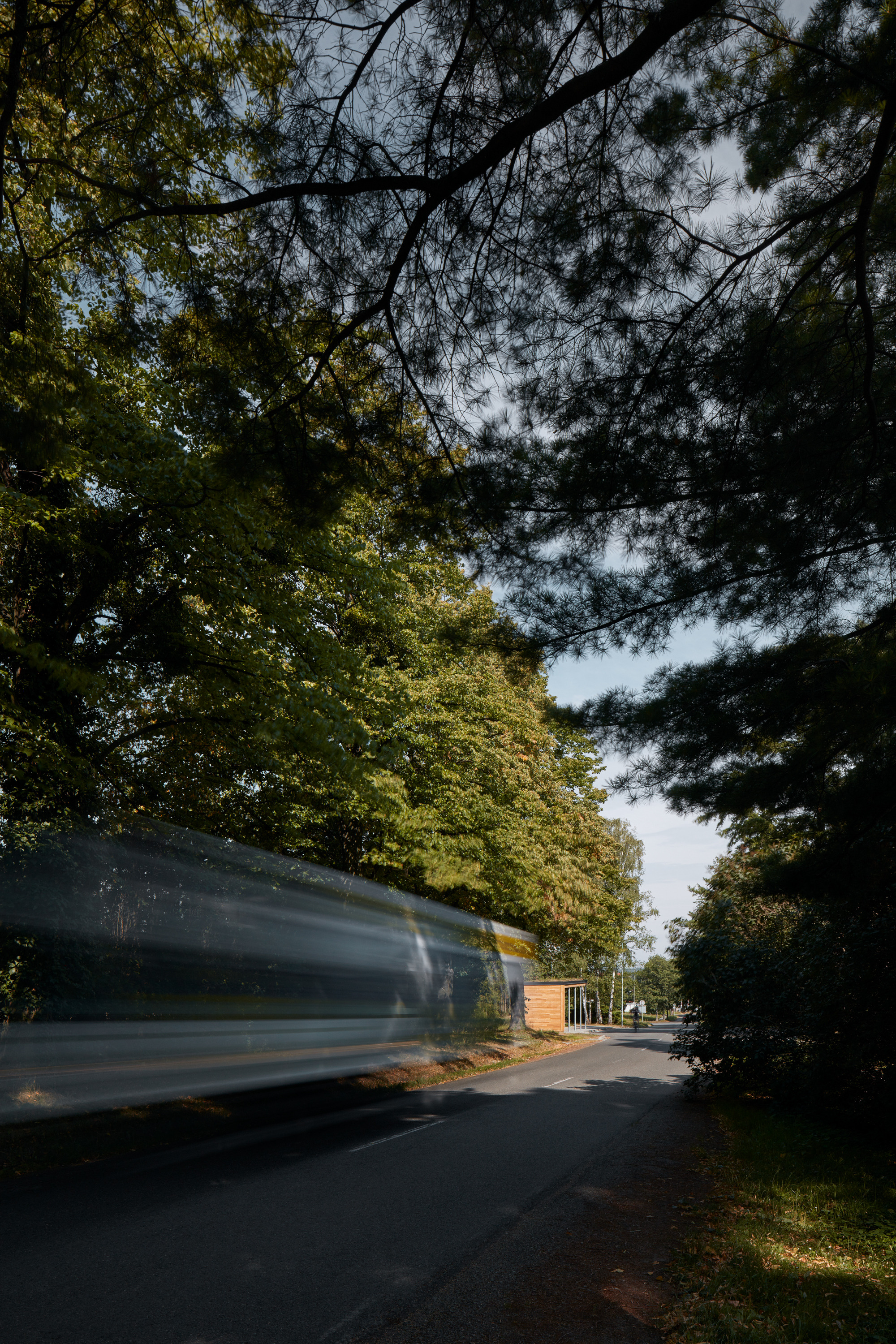 小城墓园边的多功能公交站-3