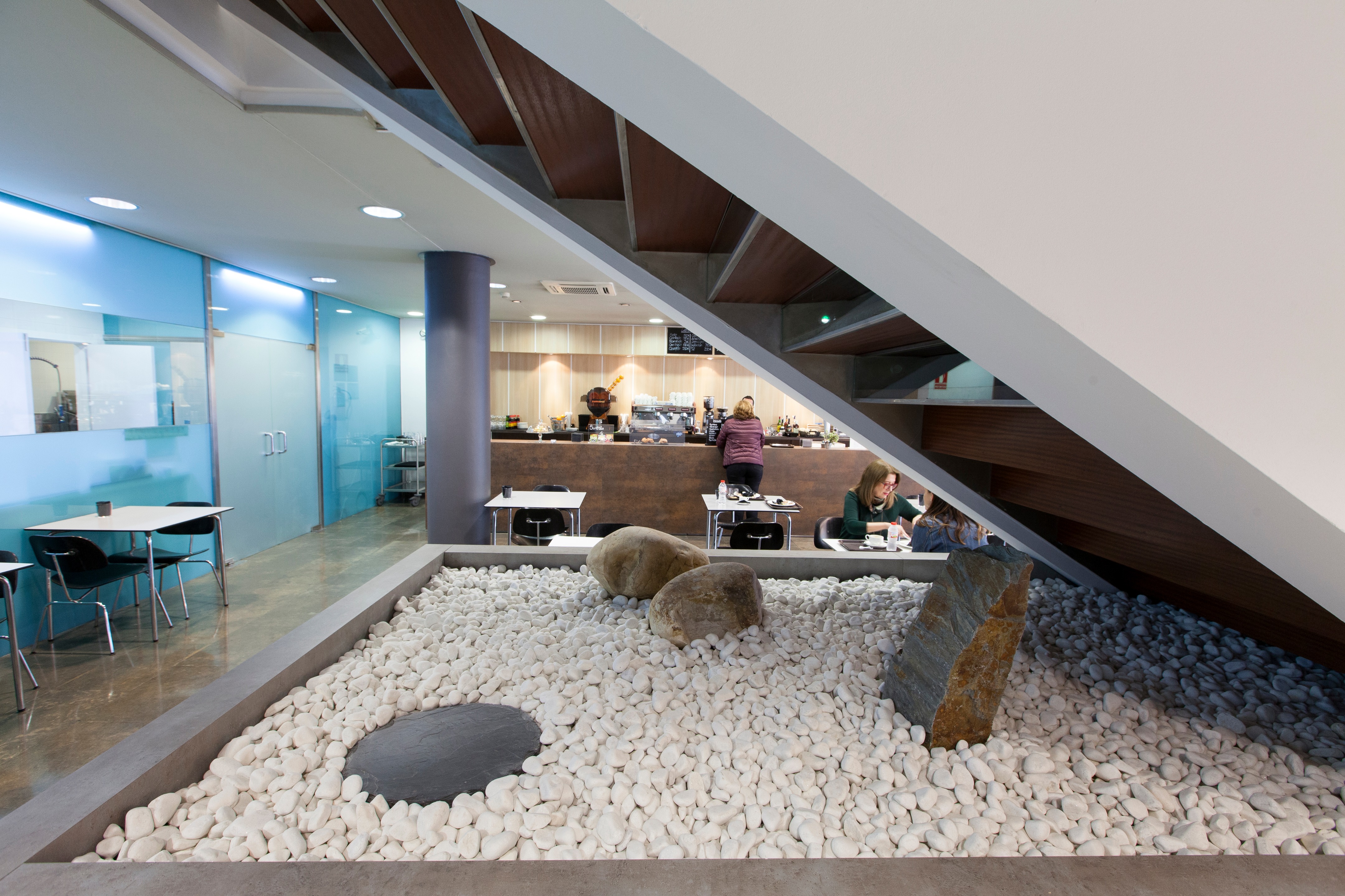 IVAM 咖啡厅 · 现代艺术与设计的完美融合-7