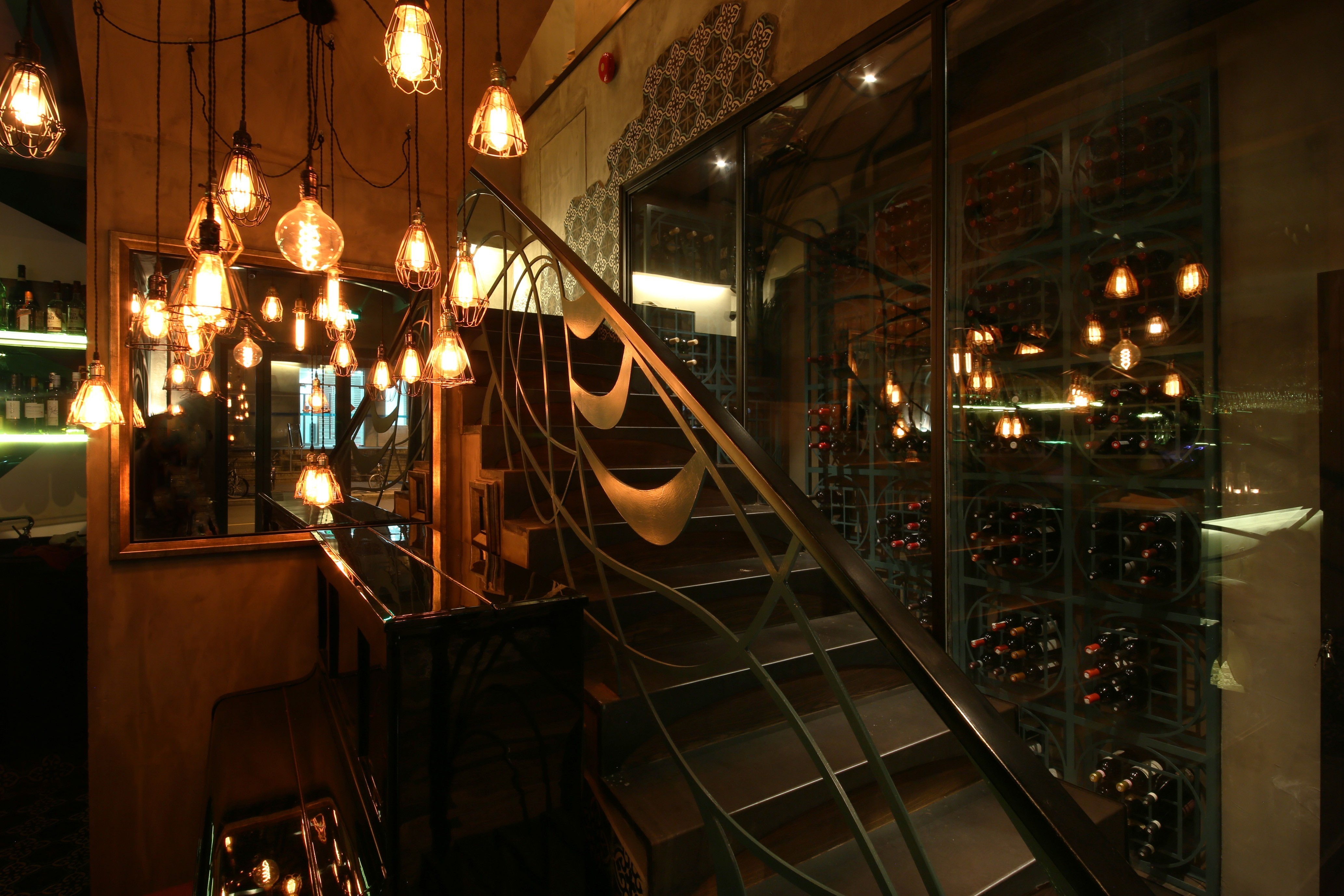 复古艺术装饰风格，打造别具一格的欧洲火车站餐厅-6