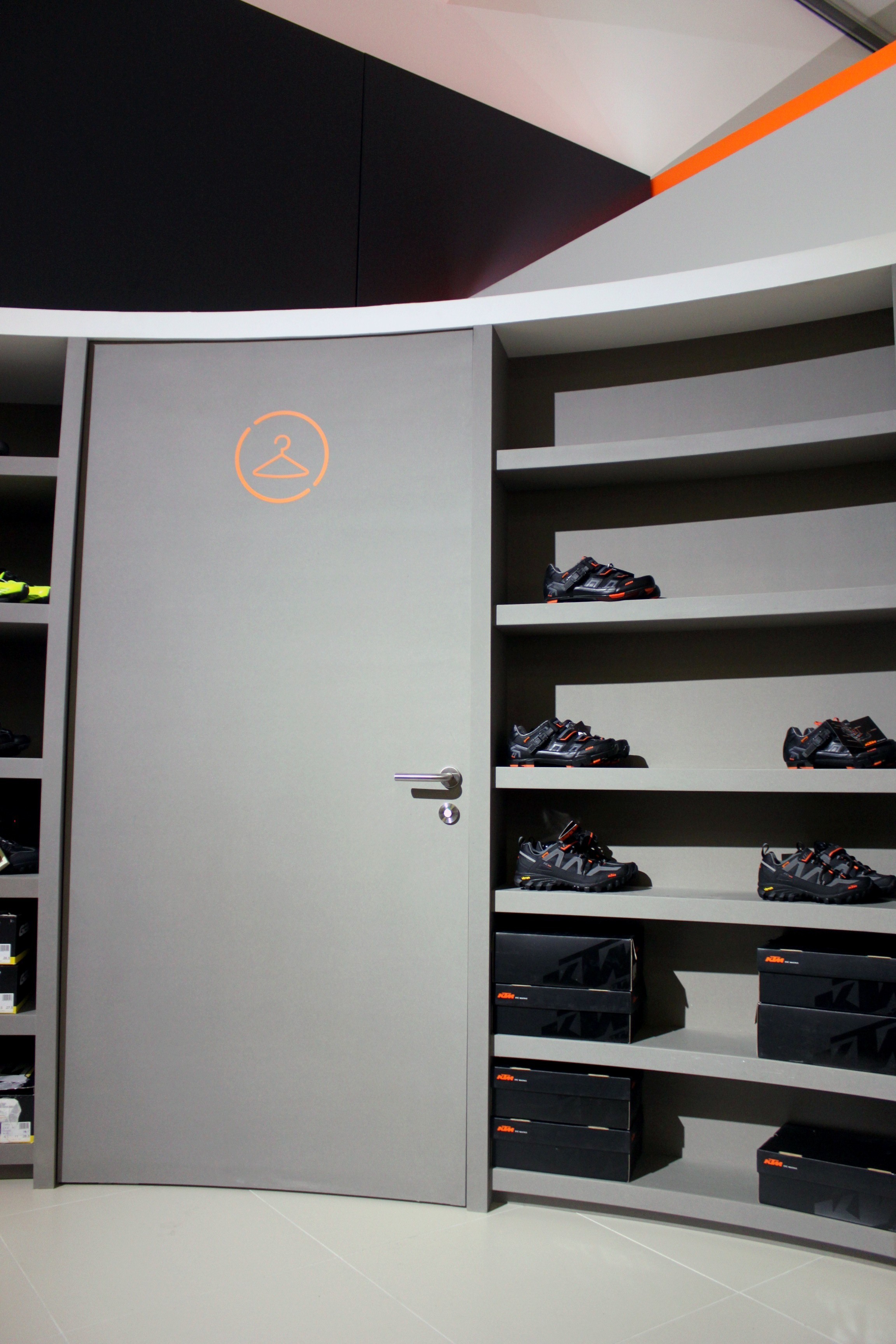 KTM Megastore 室内设计案例-15