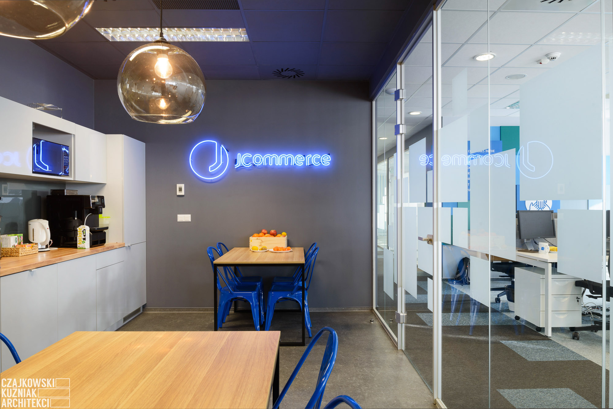 打造"JCommerce 2"公司卡托维兹办公室的室内设计-7