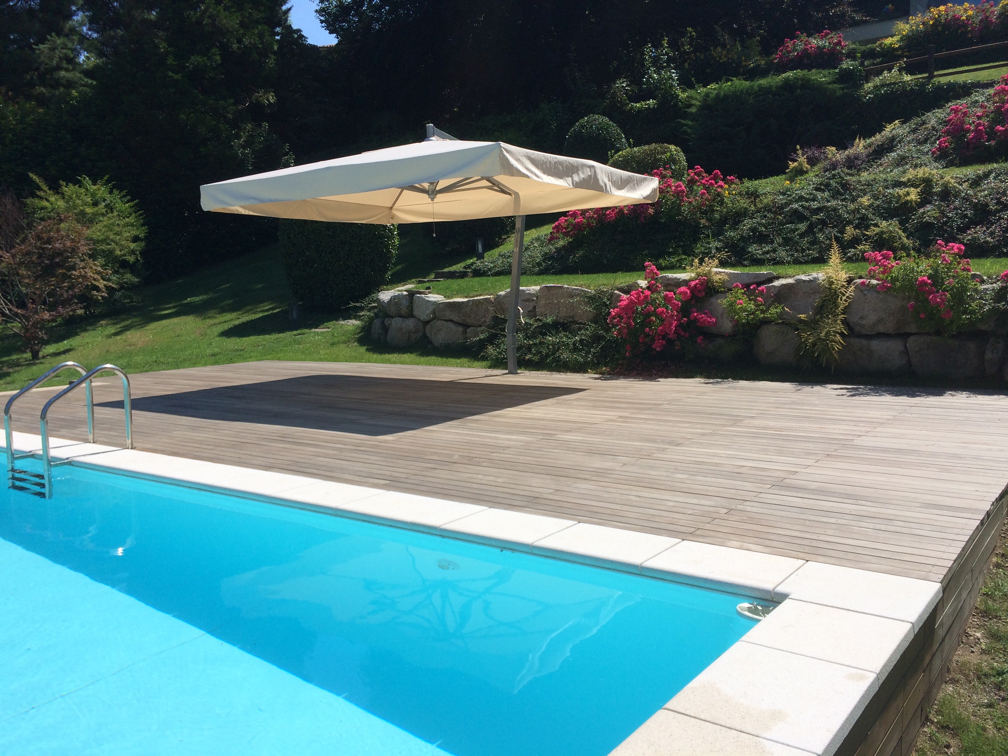 意大利湖畔别墅户外泳池休闲区设计-3