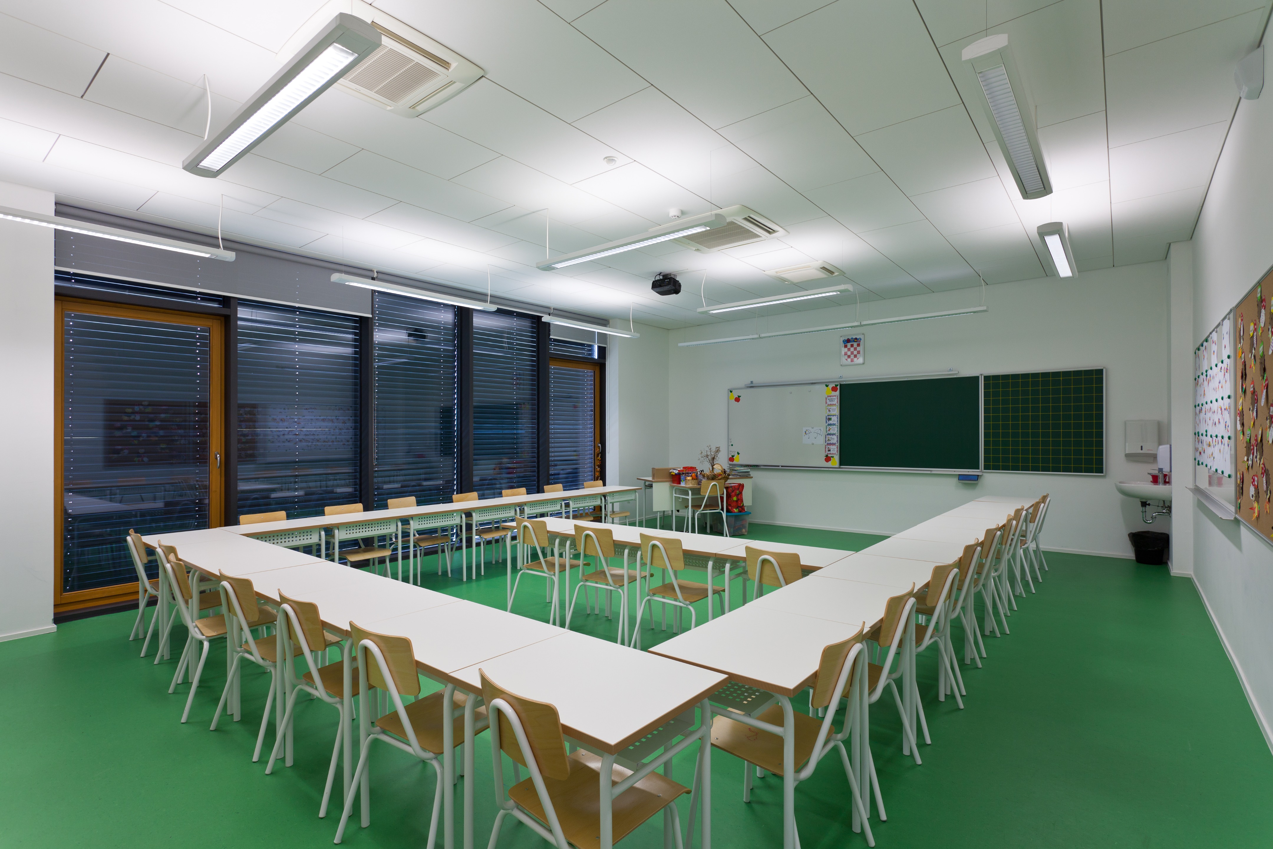 克罗地亚幼儿园与学校照明设计案例-6