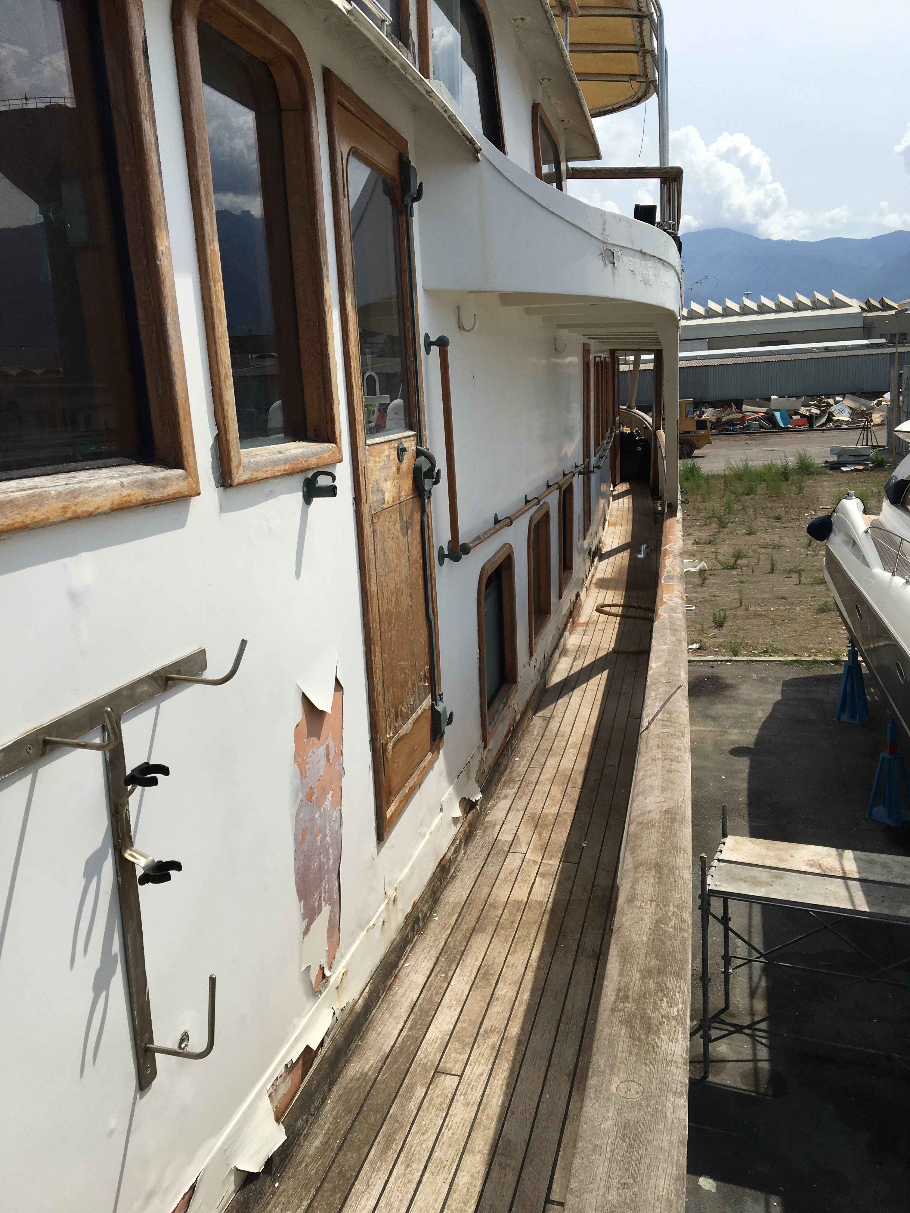 豪华游艇"Letting Go"的室内设计亮点-24