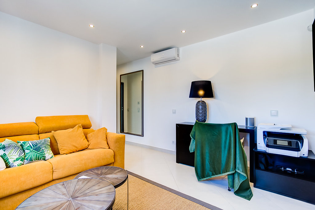 Simple Taste 团队打造的金色眼睛别墅室内设计-47