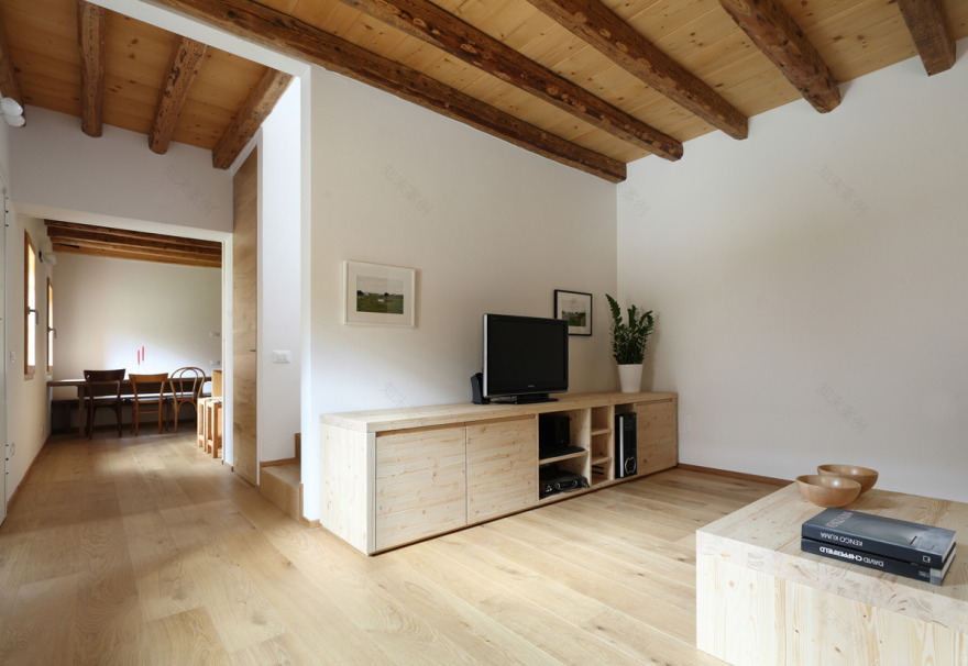 私人住宅的优雅木质设计-4