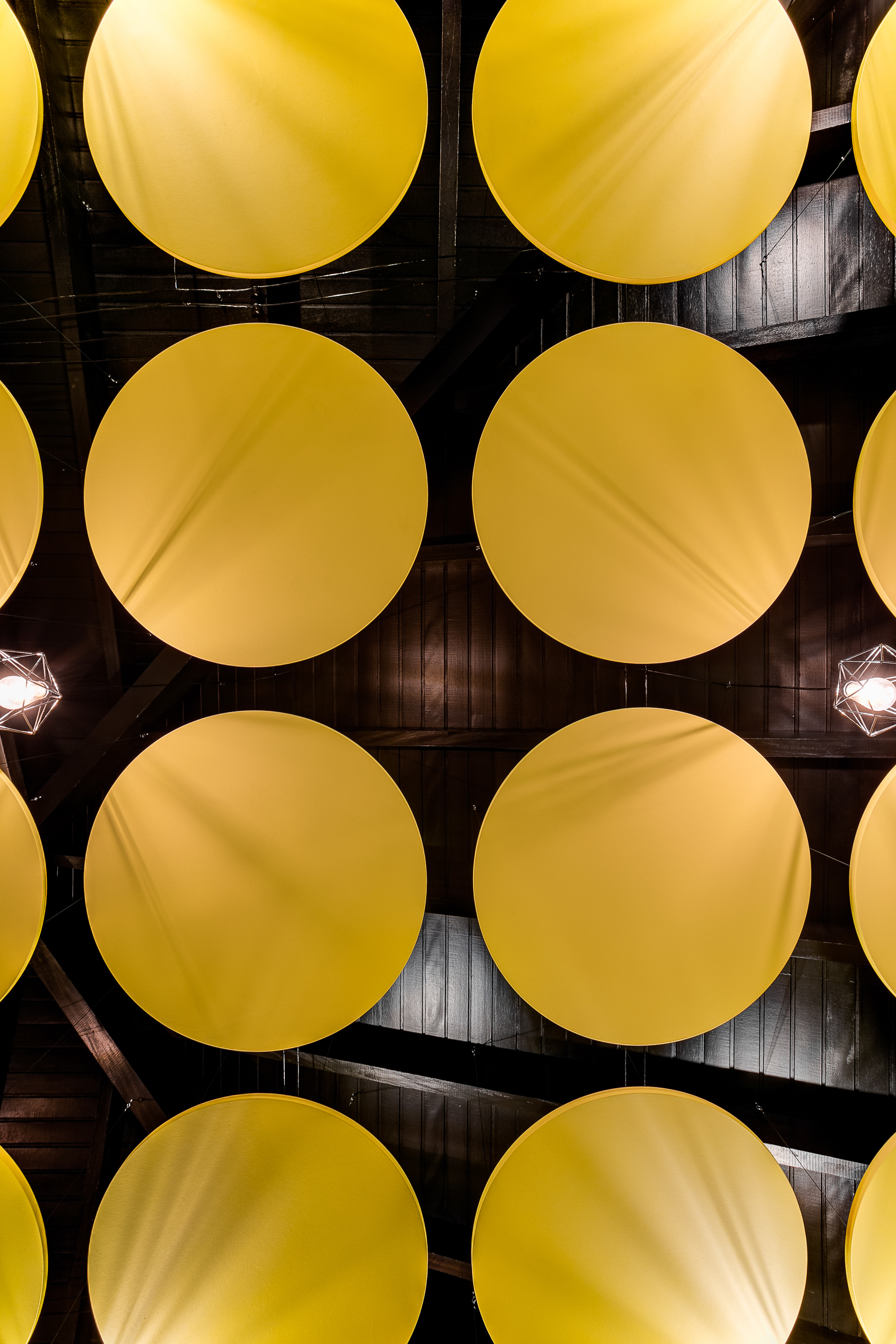 2017 年完成的汉堡店室内设计案例-3