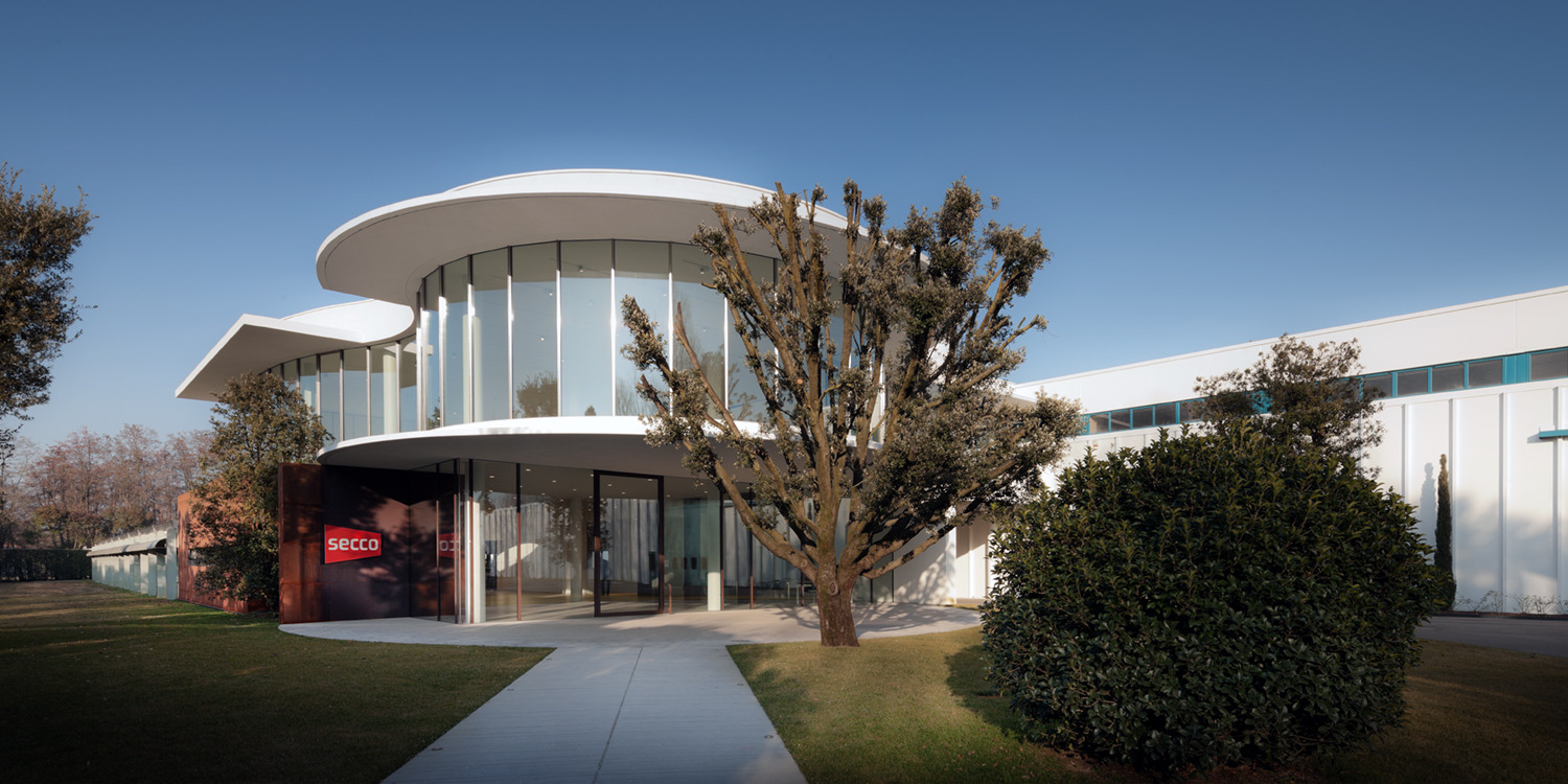 意式风格的 Secco Sistemi 总部办公空间设计-2