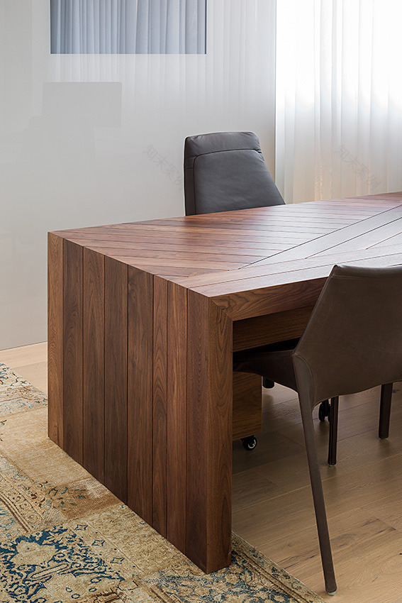 双层玻璃墙的整形诊所-13