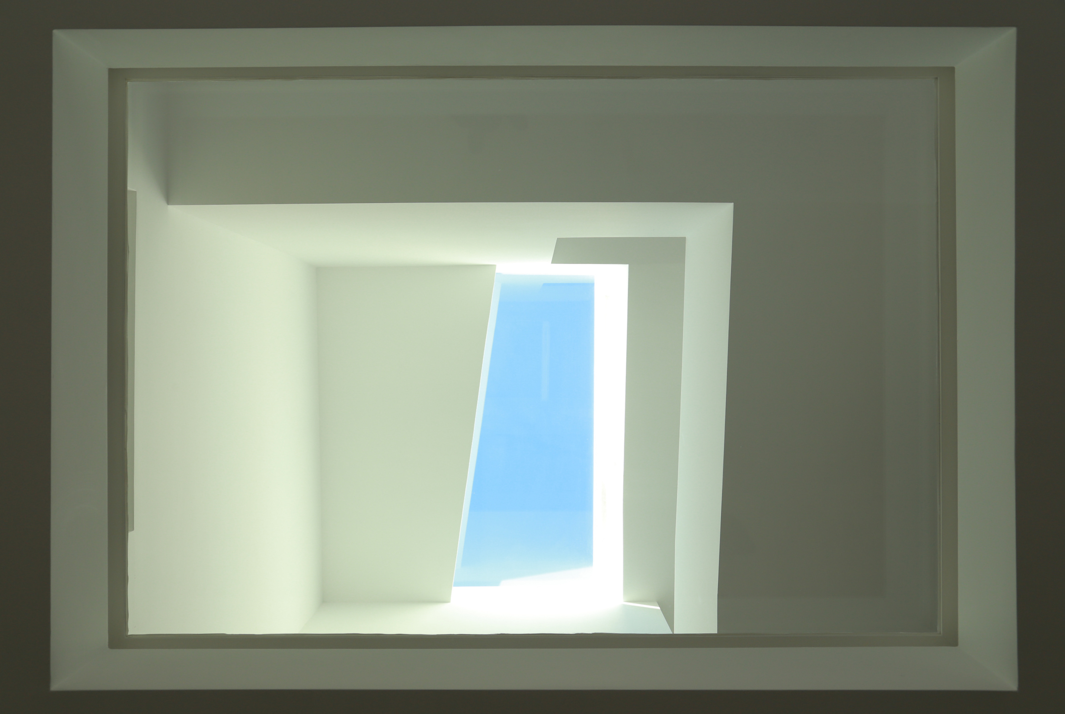 岩石中的三层住宅-18