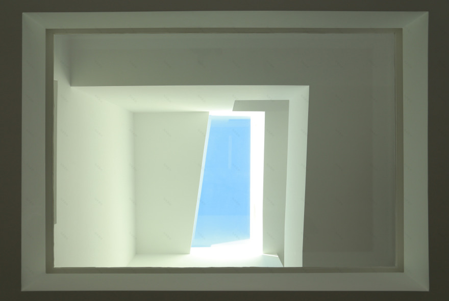 岩石中的三层住宅-18