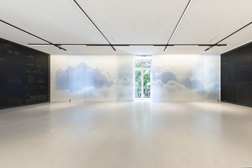 光影交织的培训教室-1